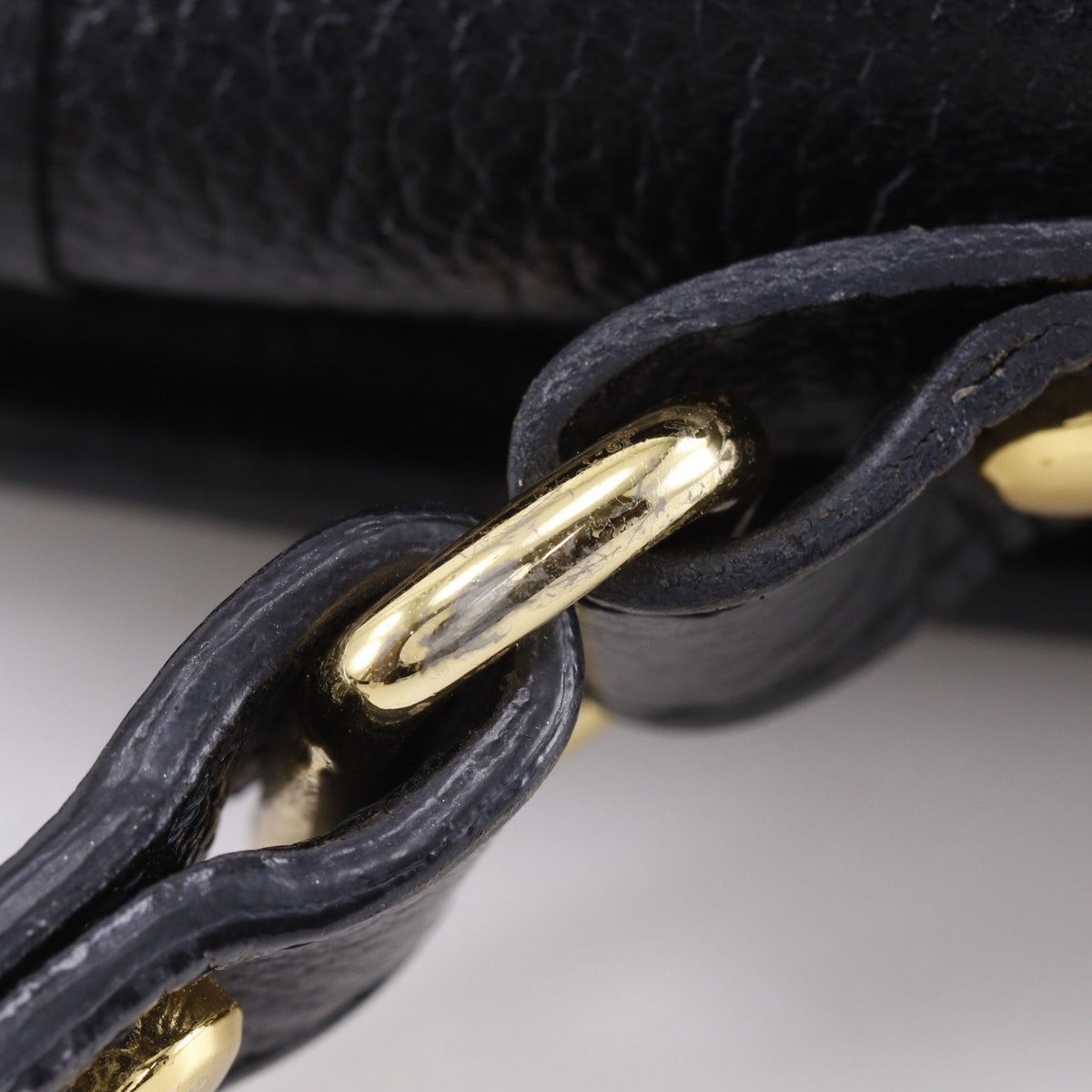 Yves Saint Laurent Black Leather Shoulder Bag (Pre-Owned)