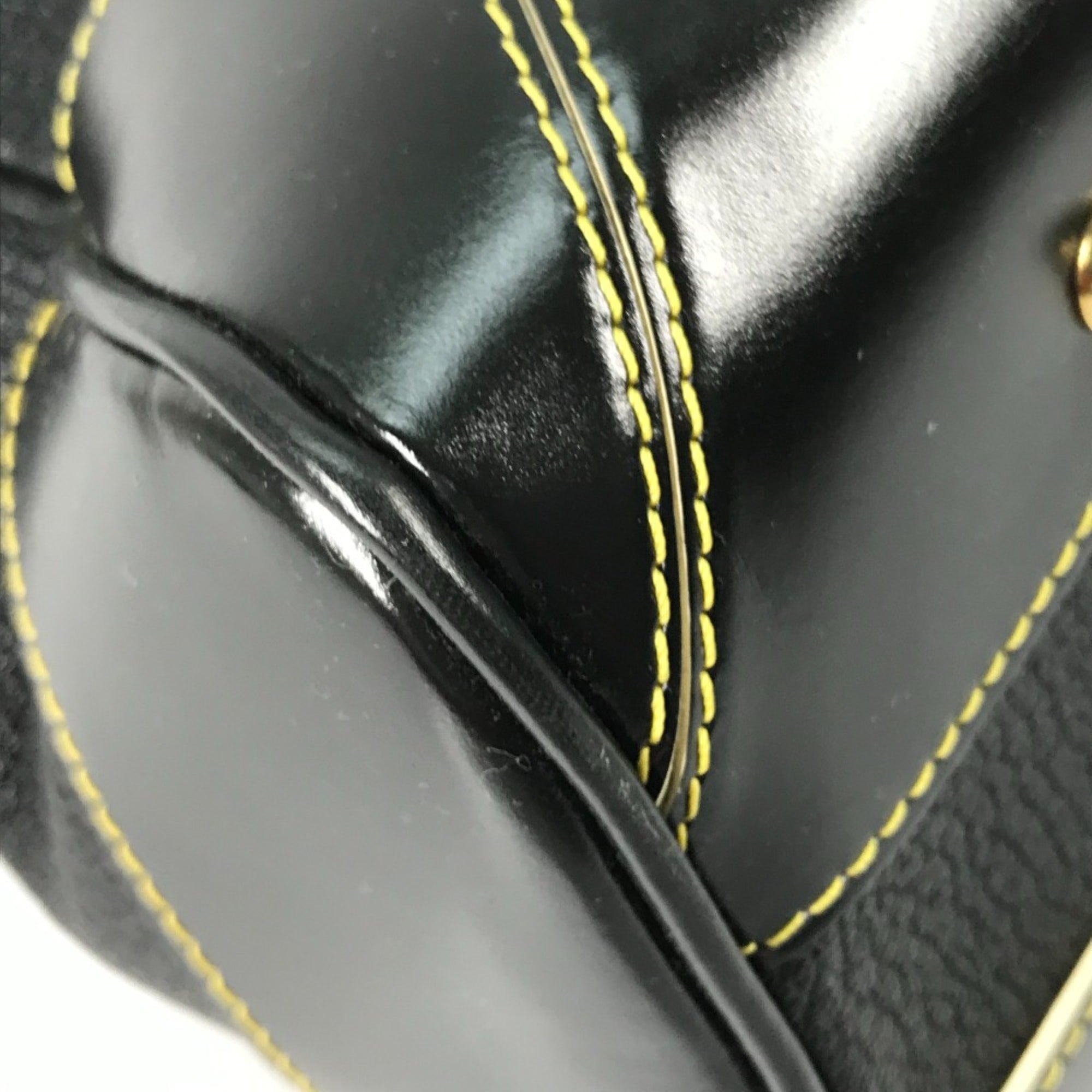 Louis Vuitton Black Leather Handbag (Pre-Owned)