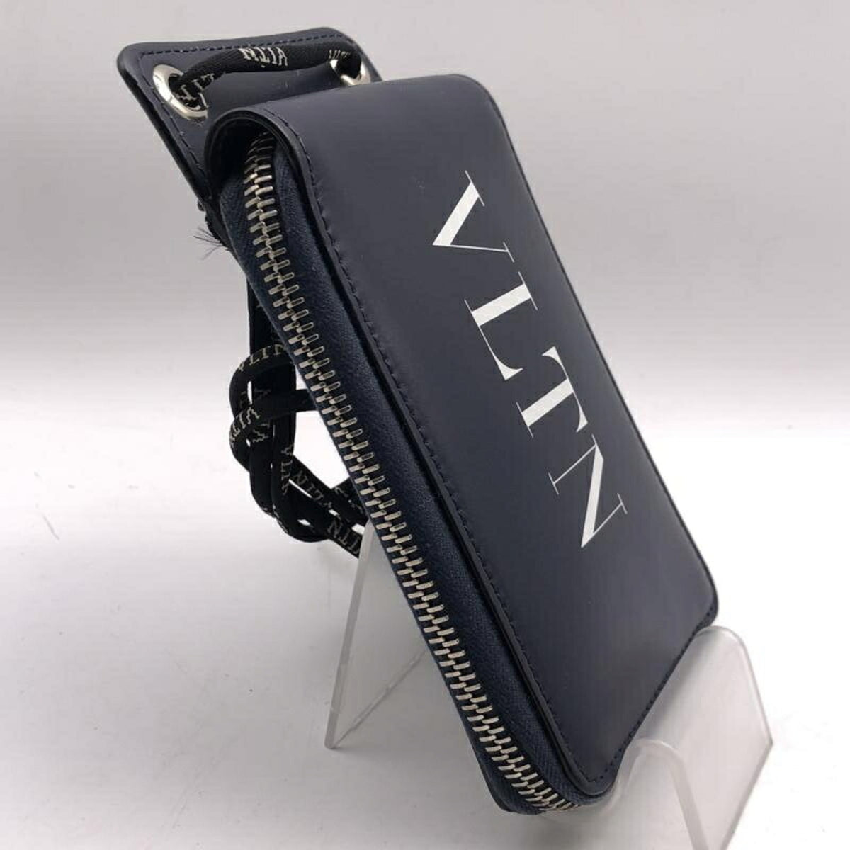 Valentino Garavani Blue Navy Chain/Shoulder Wallet (Pre-Owned)