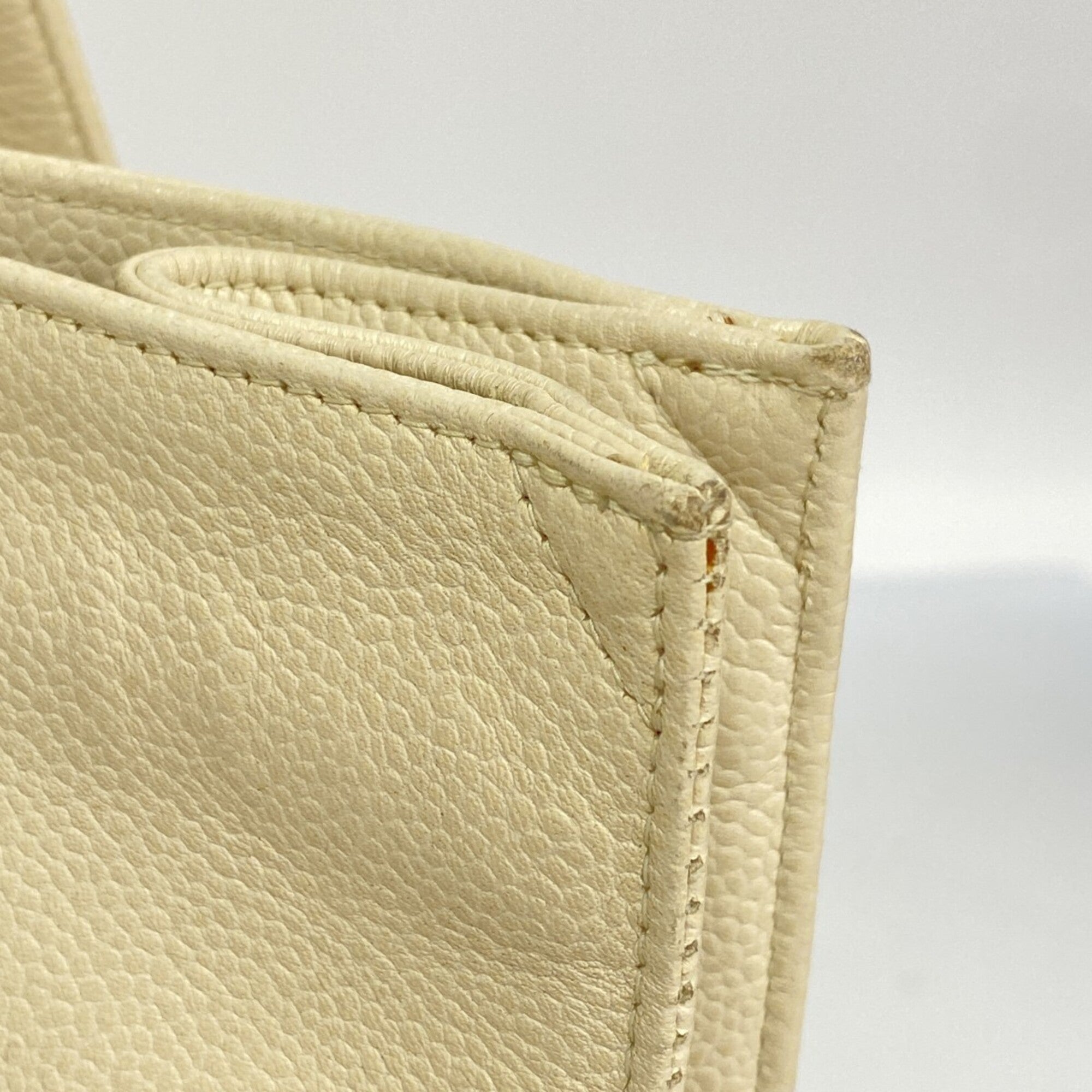 Chanel White Grained Calfskin Tote Bag (Pre-Owned)