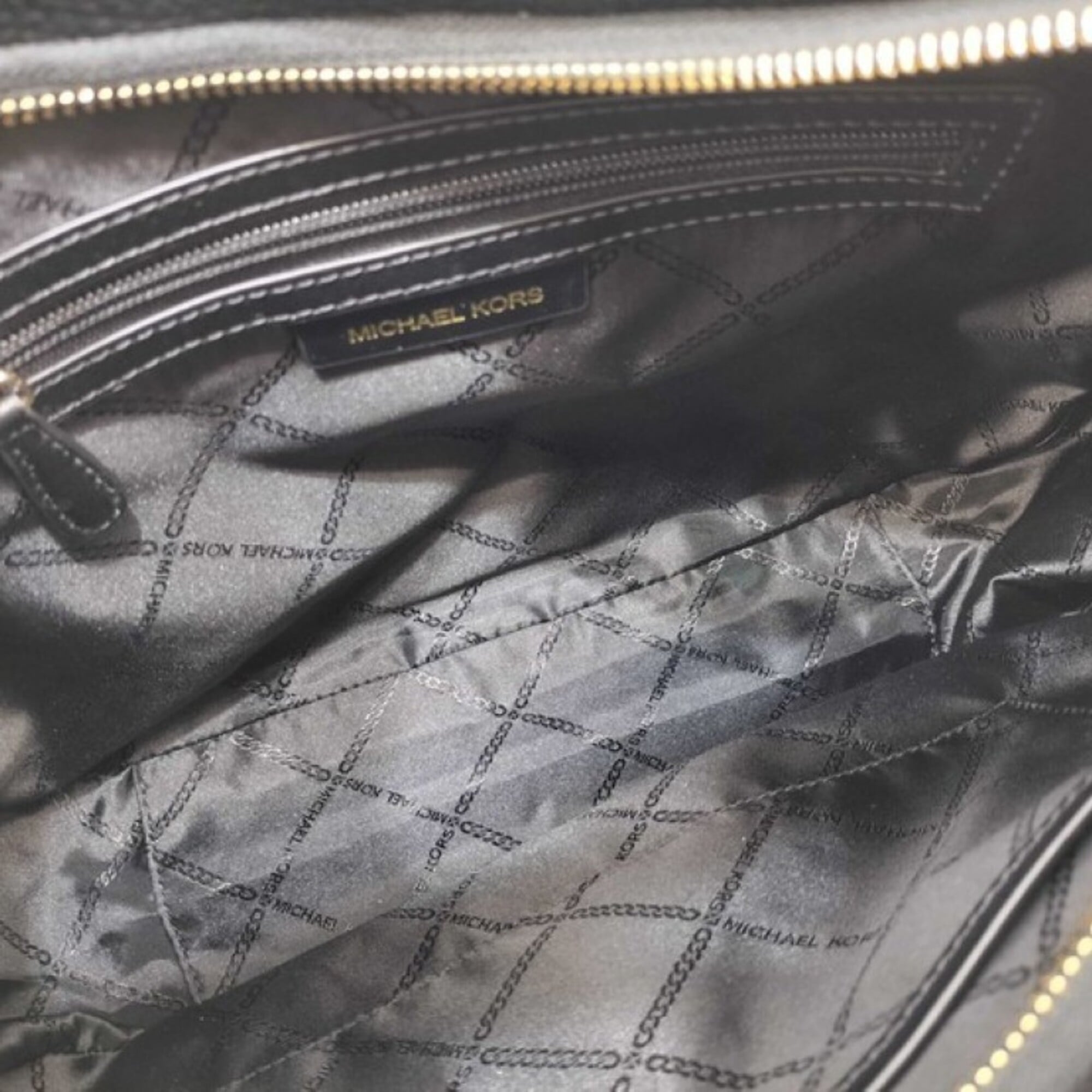 Michael Kors Black Leather Shoulder Bag (Pre-Owned)
