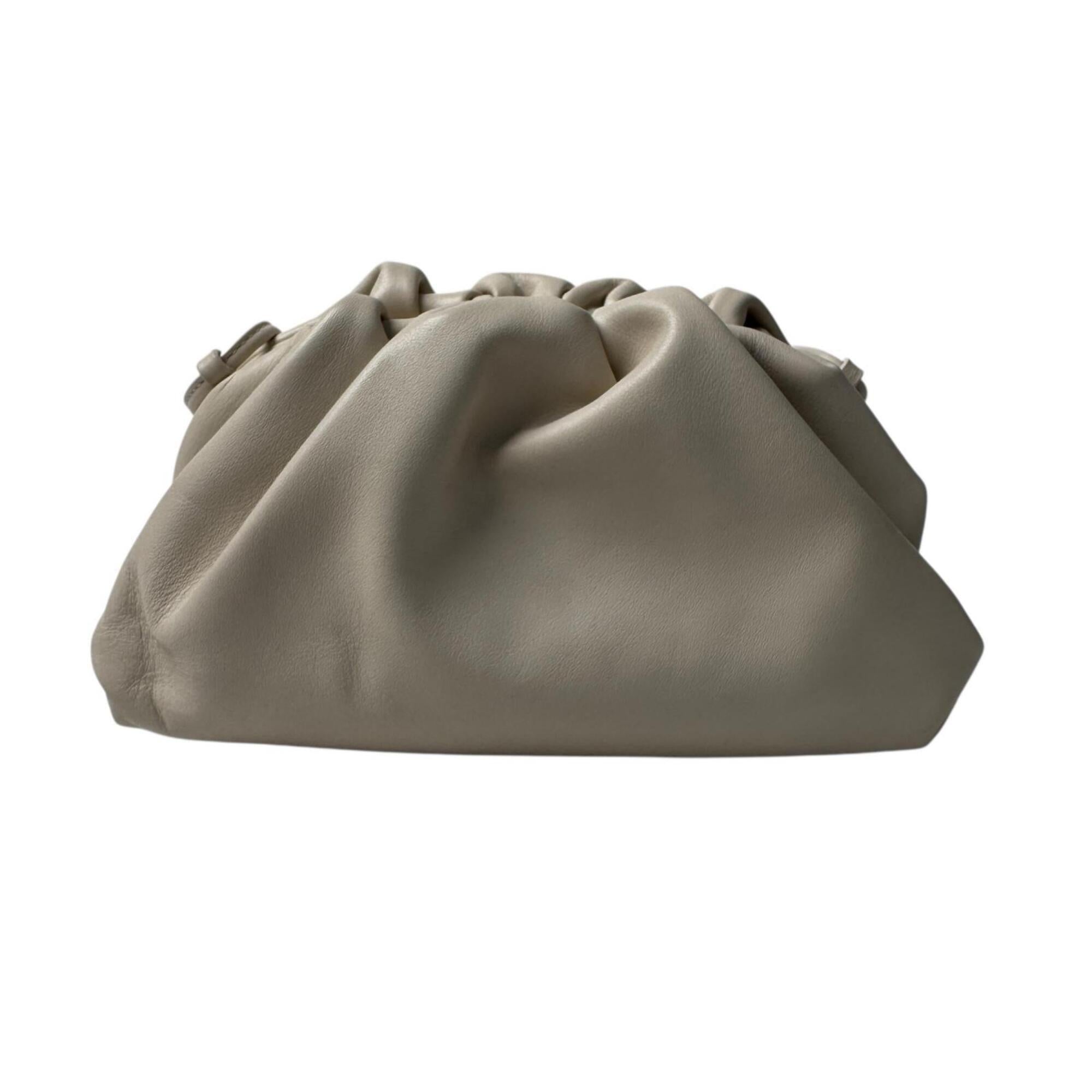 Bottega Veneta Ivory Leather Pouch Shoulder Bag (Pre-Owned)