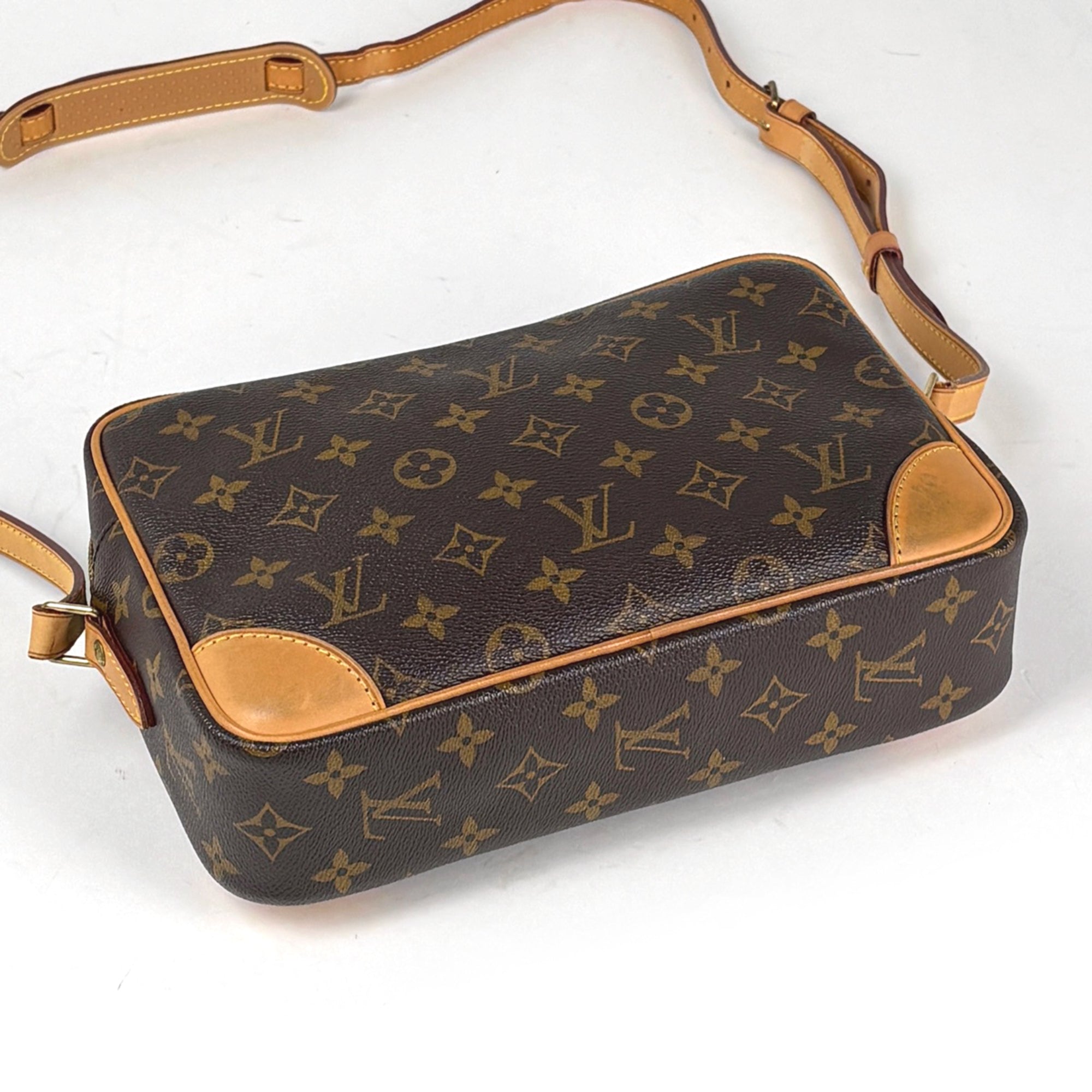 Louis Vuitton Brown Monogram Shoulder Bag (Pre-Owned)
