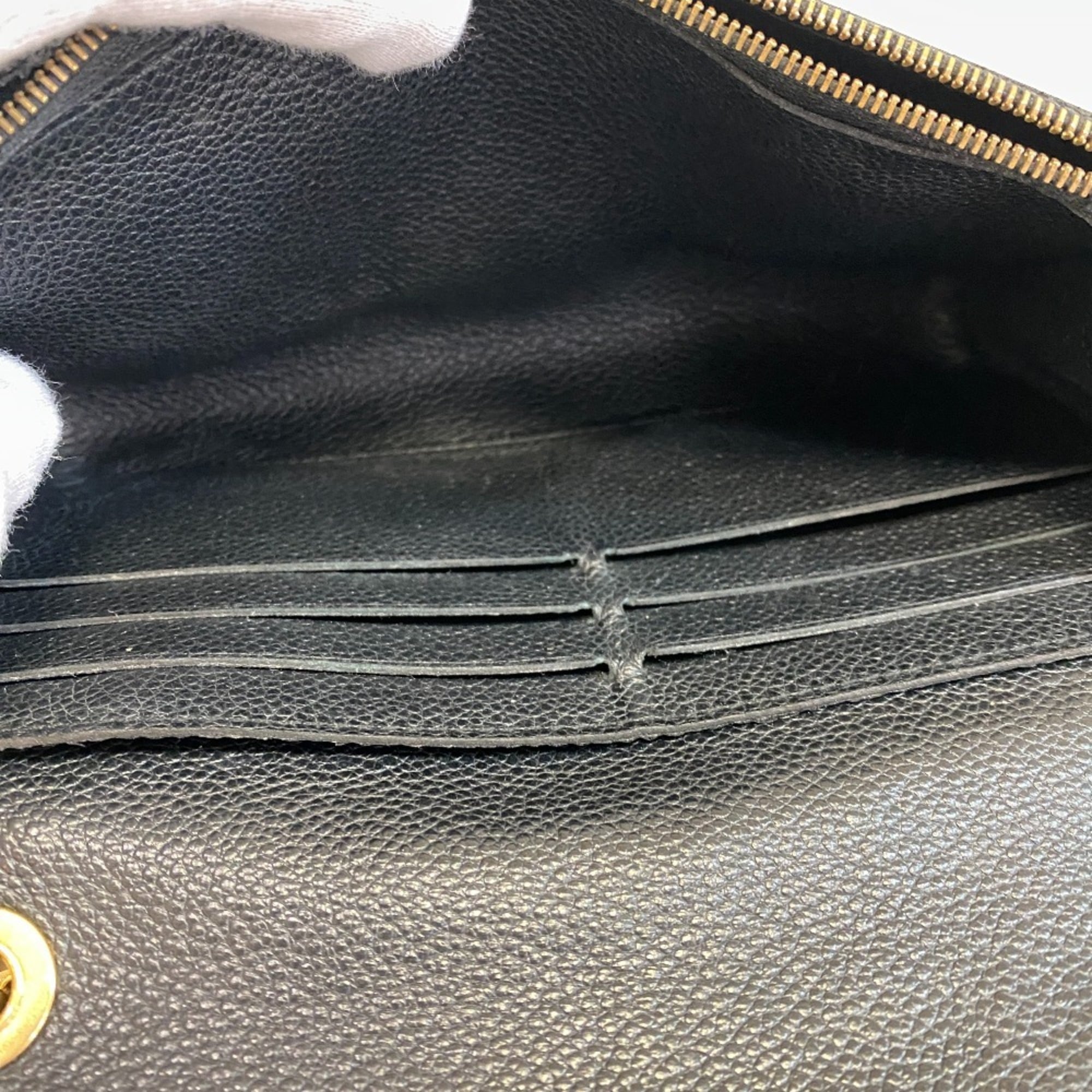Louis Vuitton Black Leather Pochette (Pre-Owned)