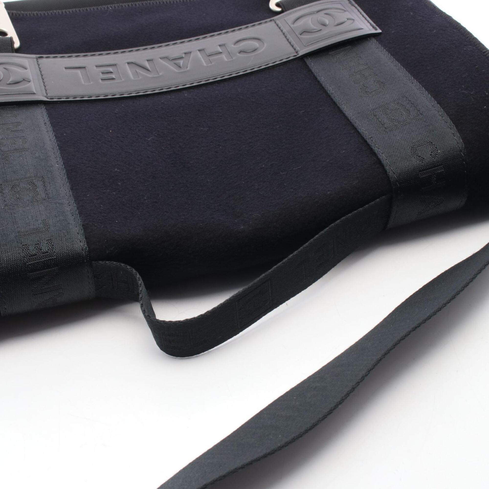 Chanel Black Nylon Leather Felt Handbag Messenger Bag Shoulder Bag (Pre-Owned)