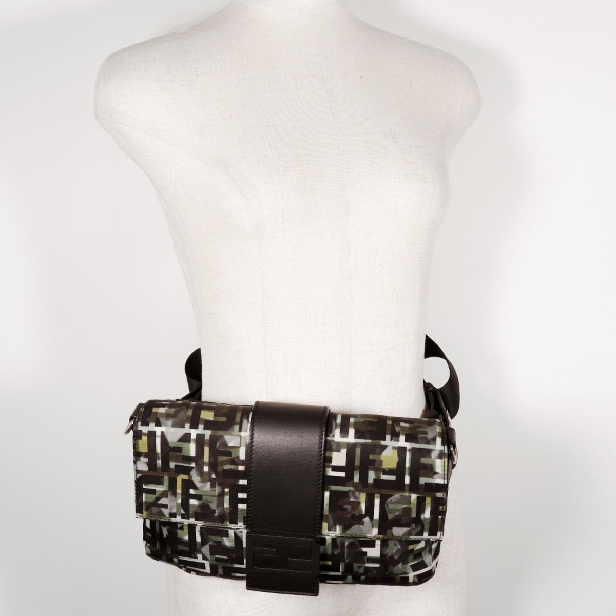 Fendi Black Nylon Shoulder Bag (Pre-Owned)