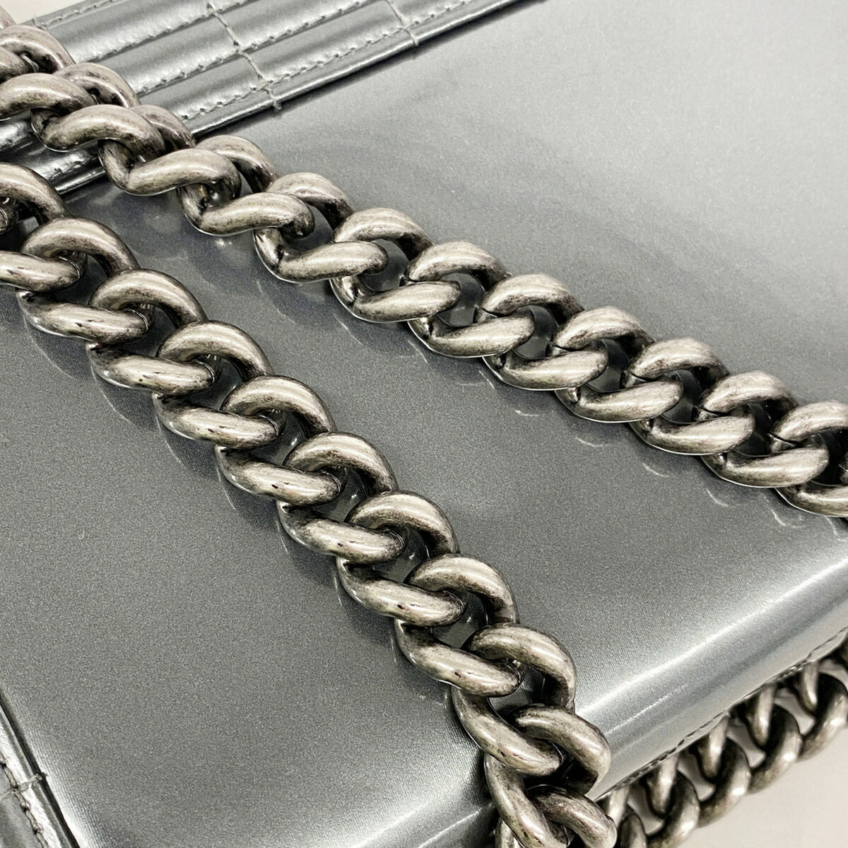 Chanel Gray Patent Leather Shoulder Bag (Pre-Owned)