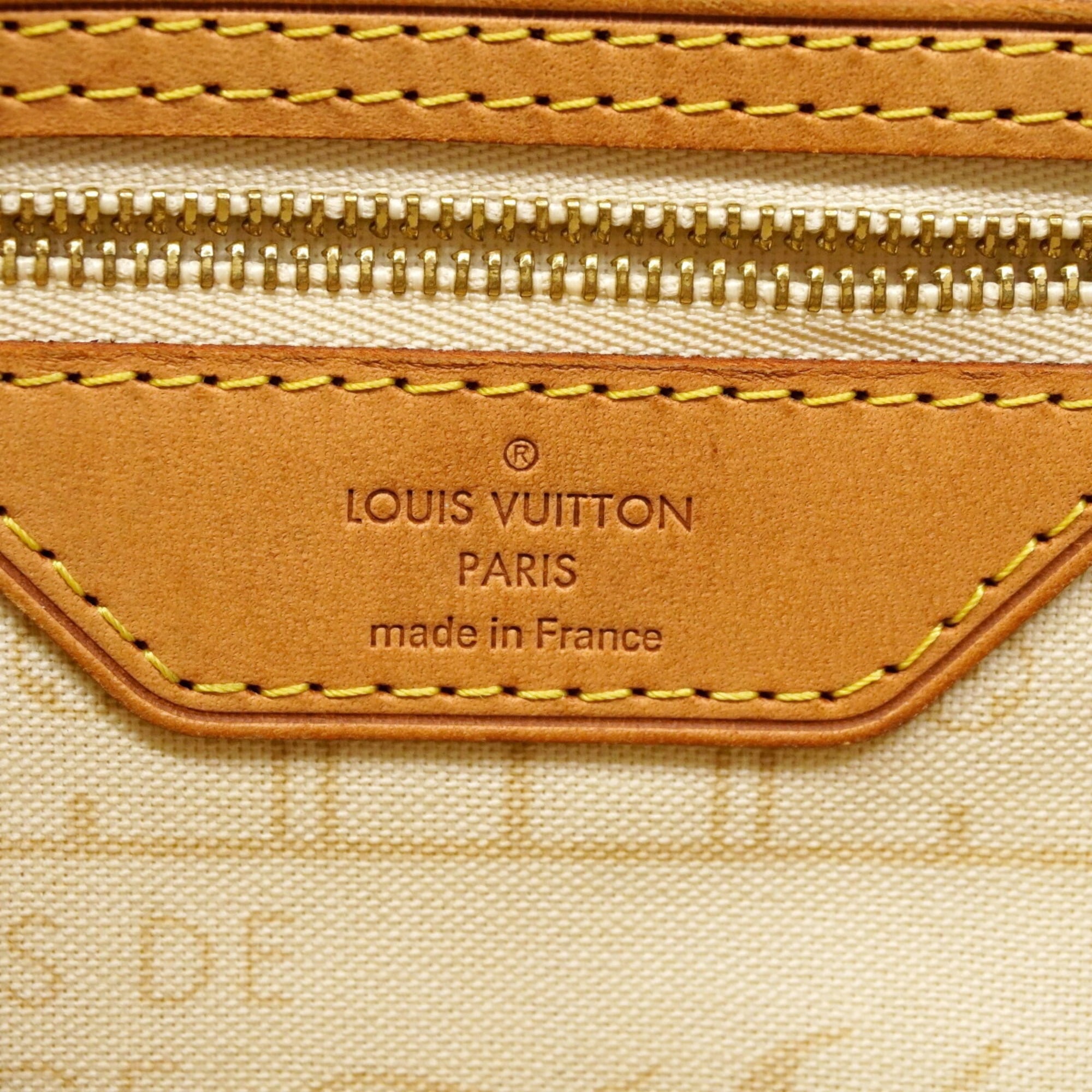 Louis Vuitton White Tote Bag (Pre-Owned)