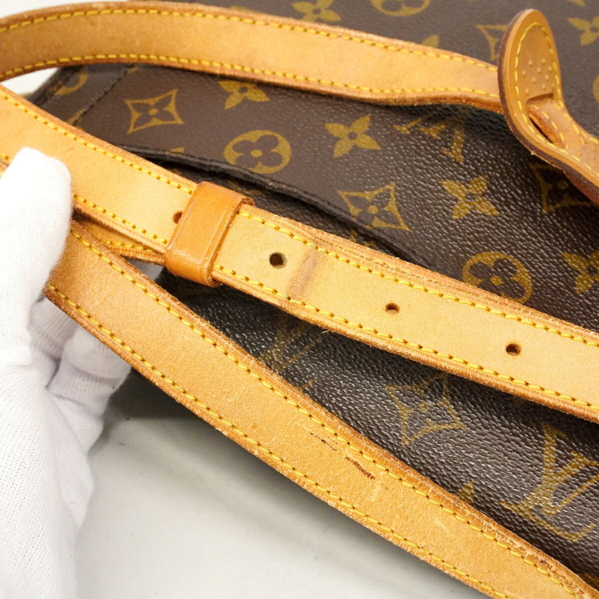 Louis Vuitton Brown Shoulder Bag (Pre-Owned)