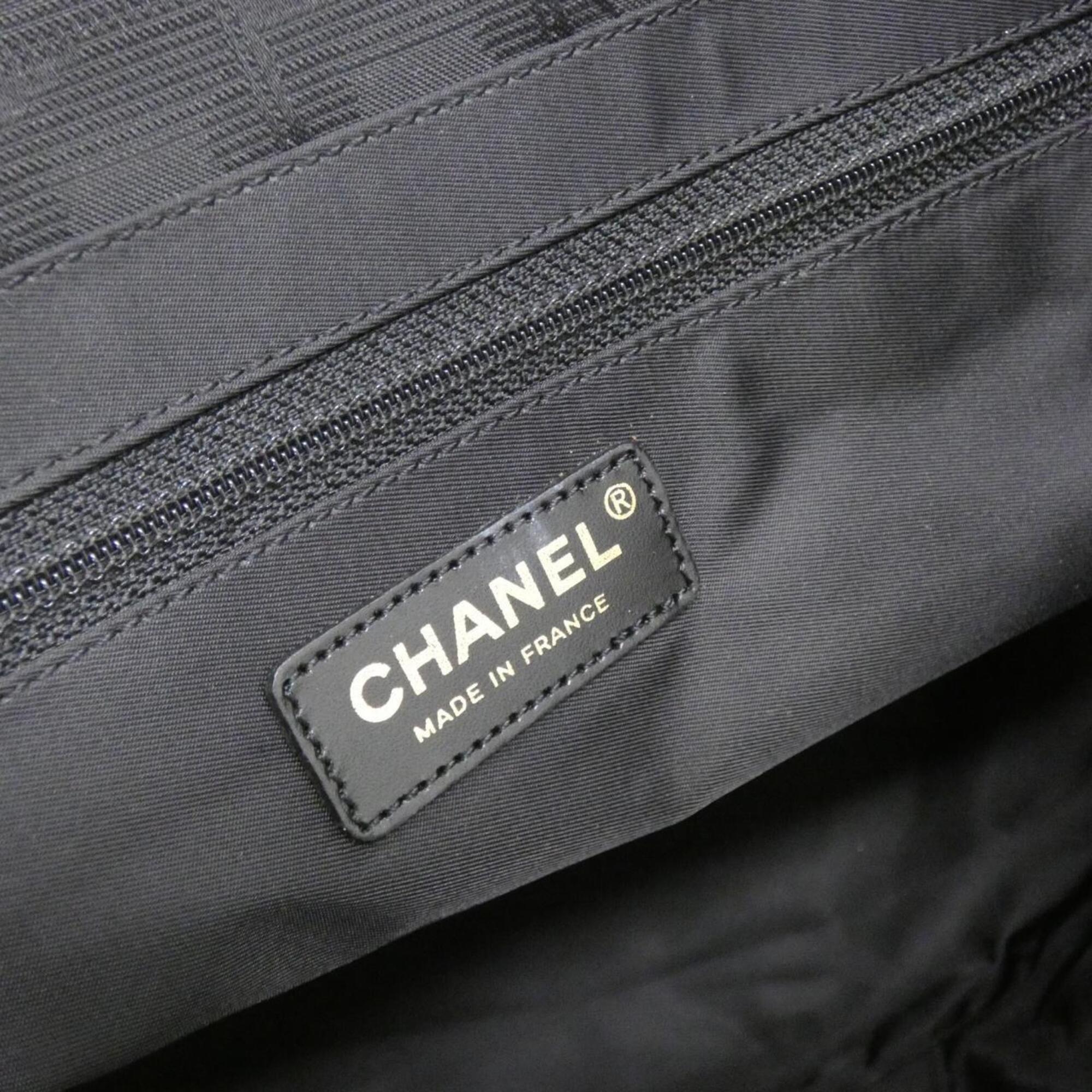 Chanel Black Nylon Handbag (Pre-Owned)