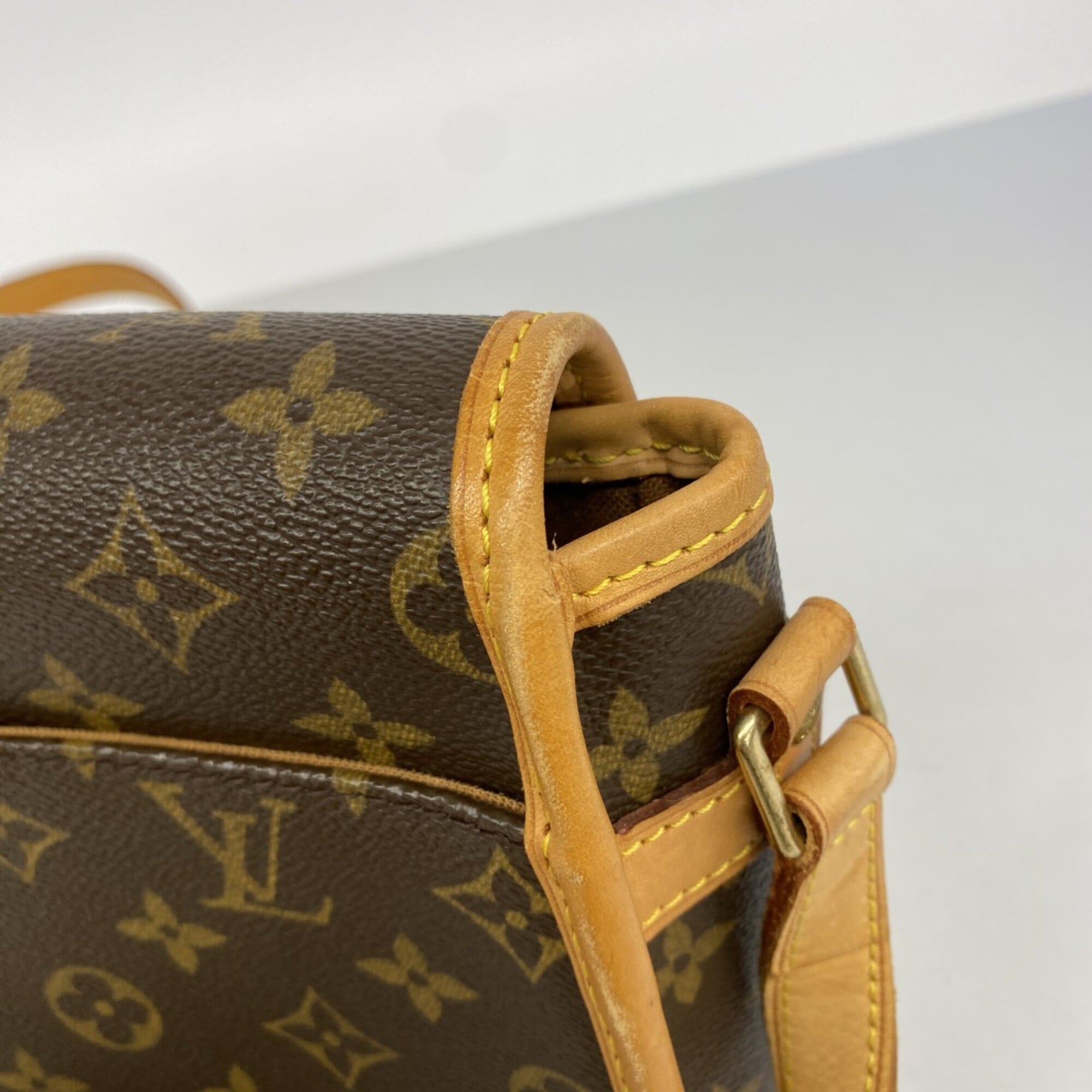Louis Vuitton Brown Shoulder Bag (Pre-Owned)
