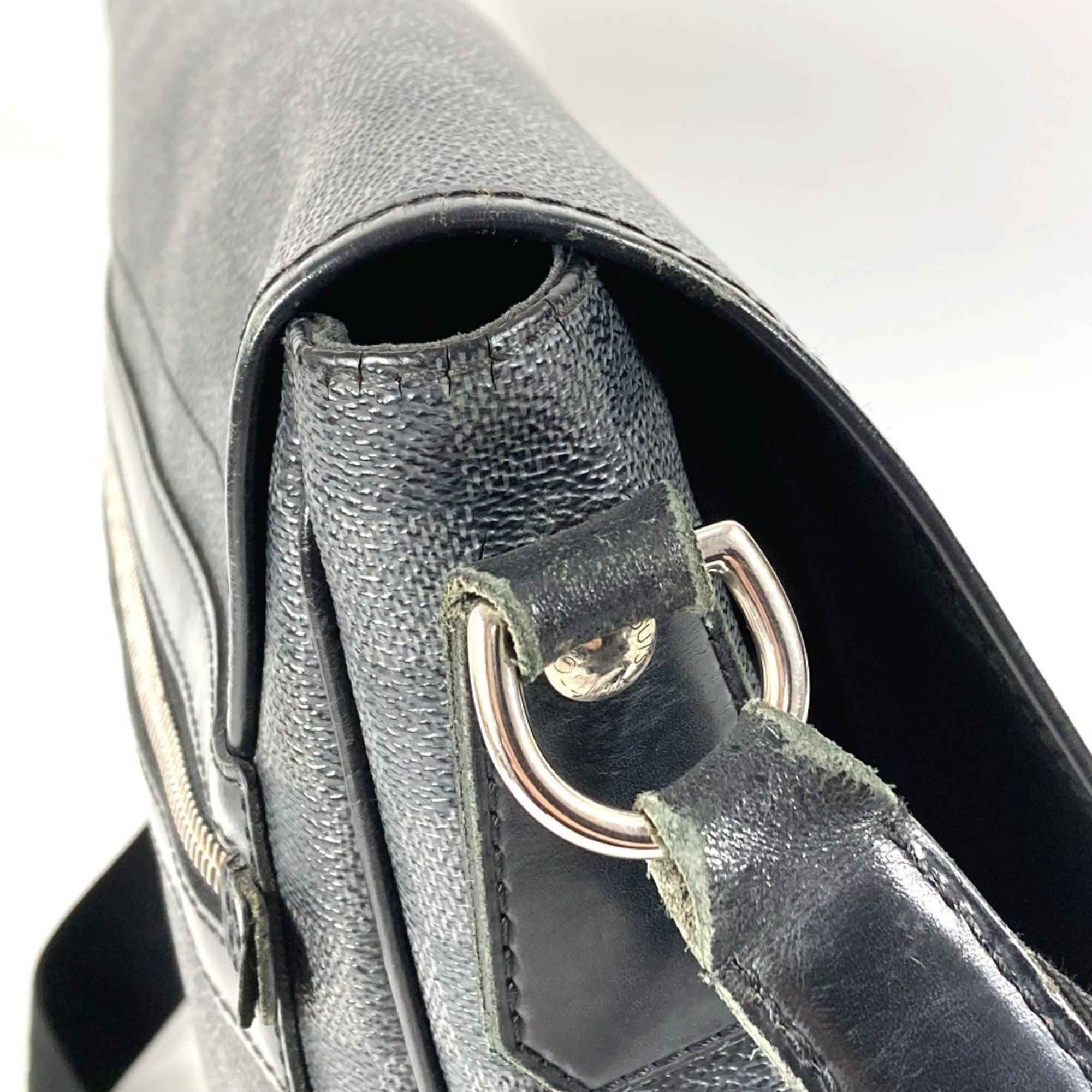Louis Vuitton Black Damier Graphite Messenger Bag Shoulder Bag (Pre-Owned)