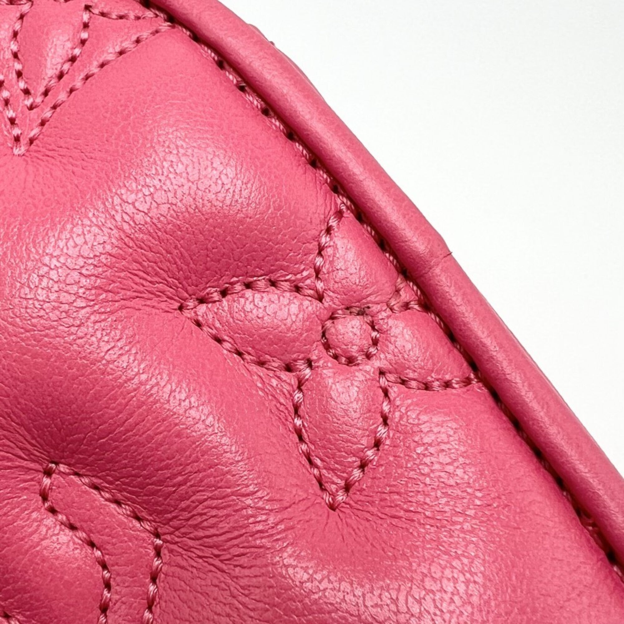 Louis Vuitton Pink Leather Pouch Shoulder Bag (Pre-Owned)