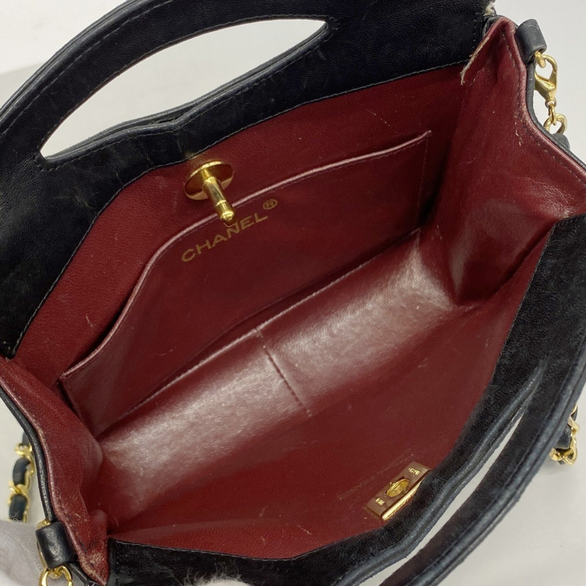 Chanel Black Leather Handbag (Pre-Owned)