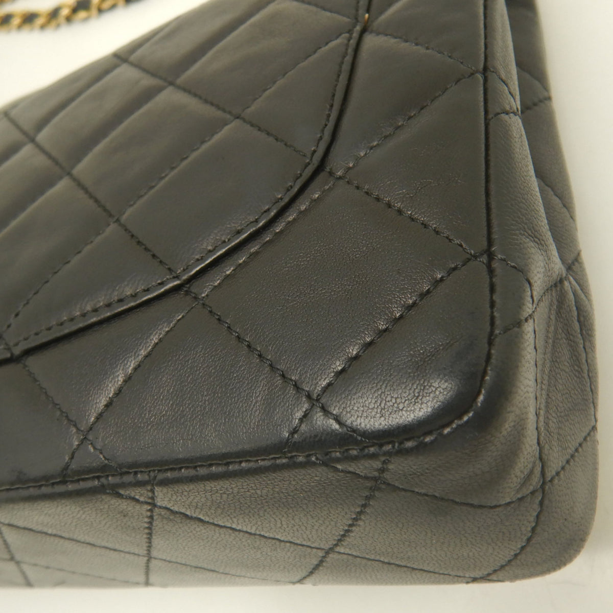 Chanel Black Leather Shoulder Bag (Pre-Owned)