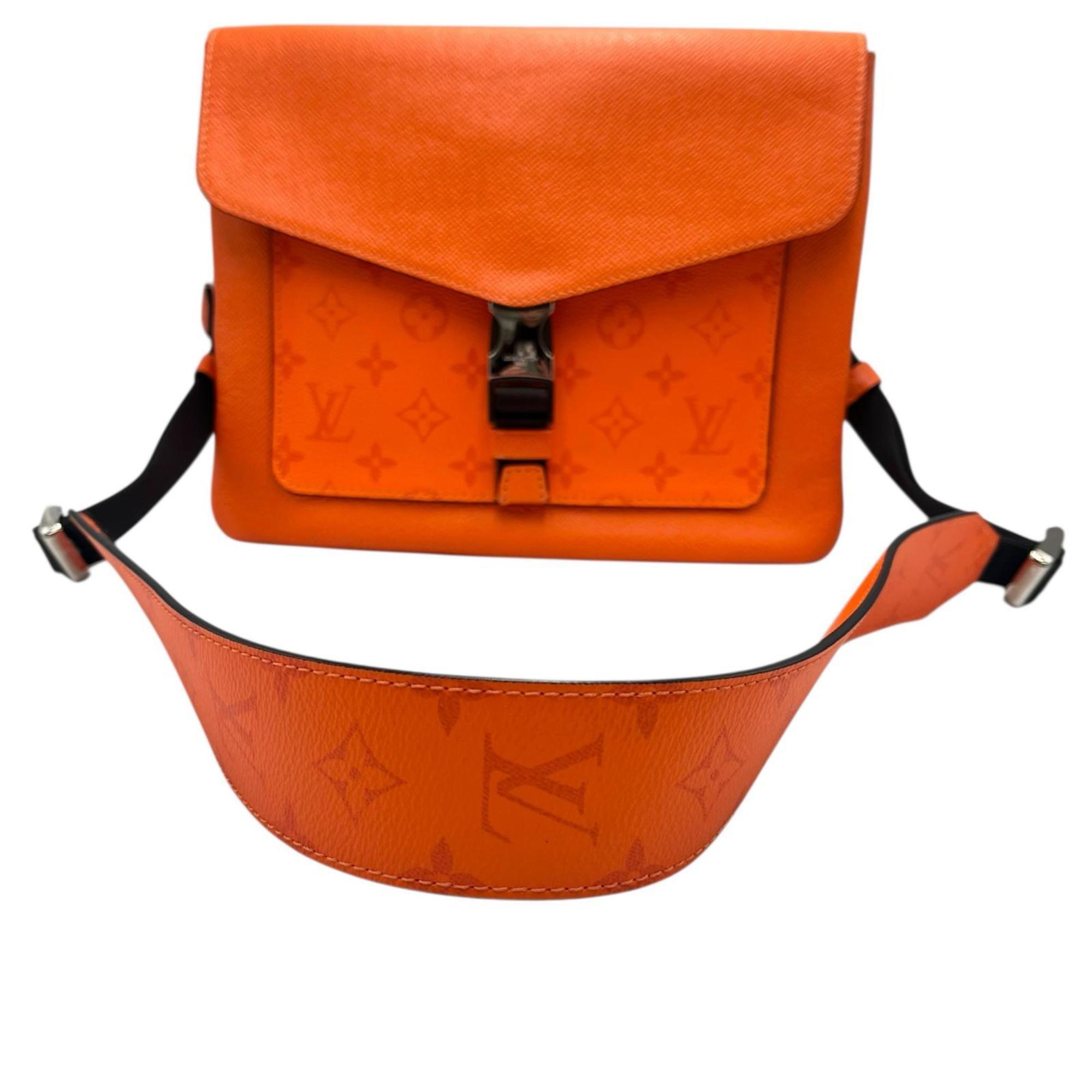 Louis Vuitton Taigarama Messenger Bag Shoulder Bag (Pre-Owned)