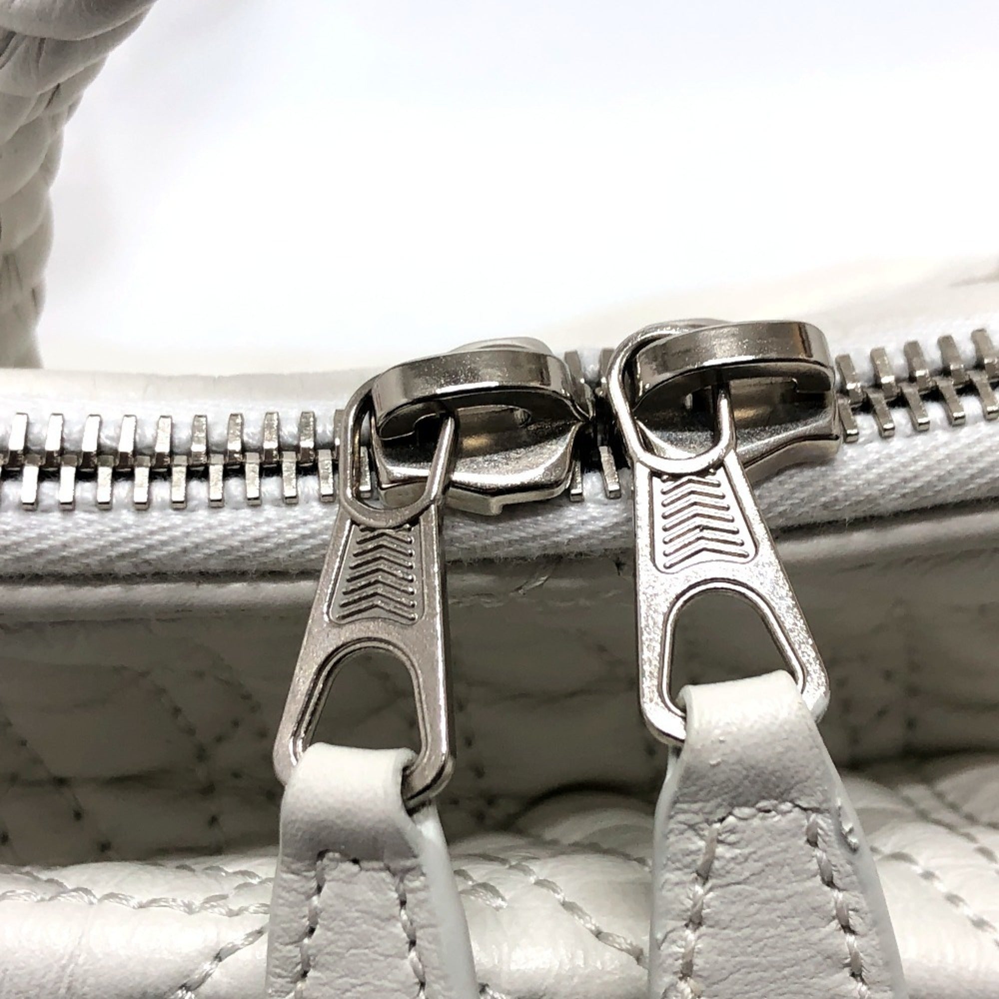 Balenciaga White Leather Handbag (Pre-Owned)