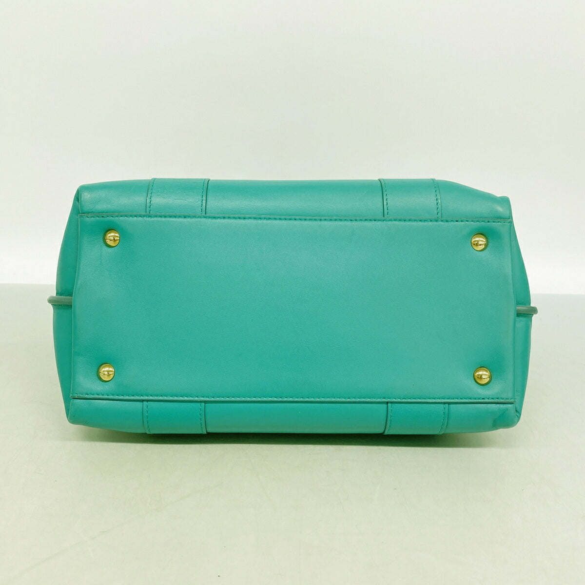 Salvatore Ferragamo Green Leather Handbag (Pre-Owned)