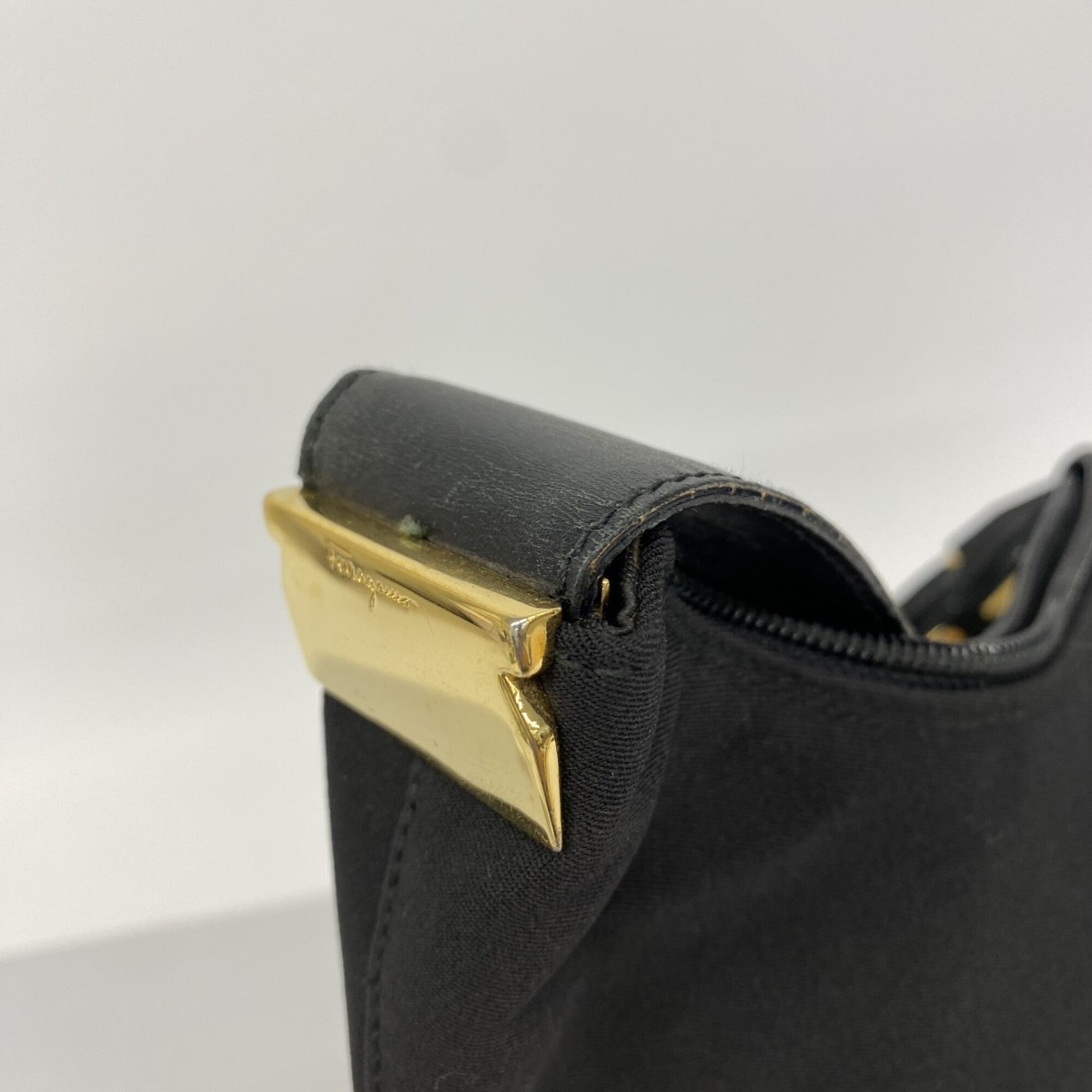 Salvatore Ferragamo Black Nylon Canvas Shoulder Bag (Pre-Owned)