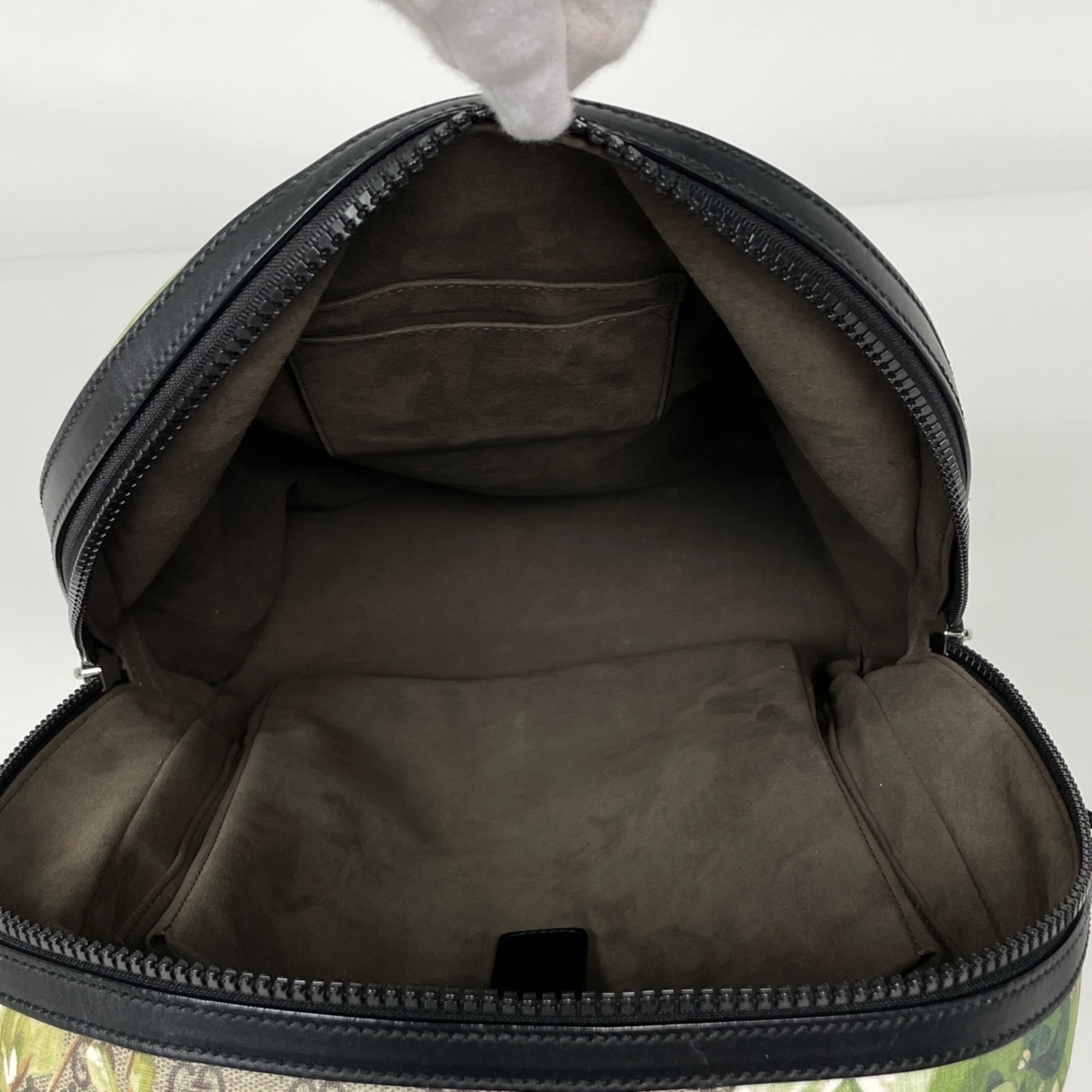 Gucci Beige Black Gg Supreme Leather Backpack (Pre-Owned)
