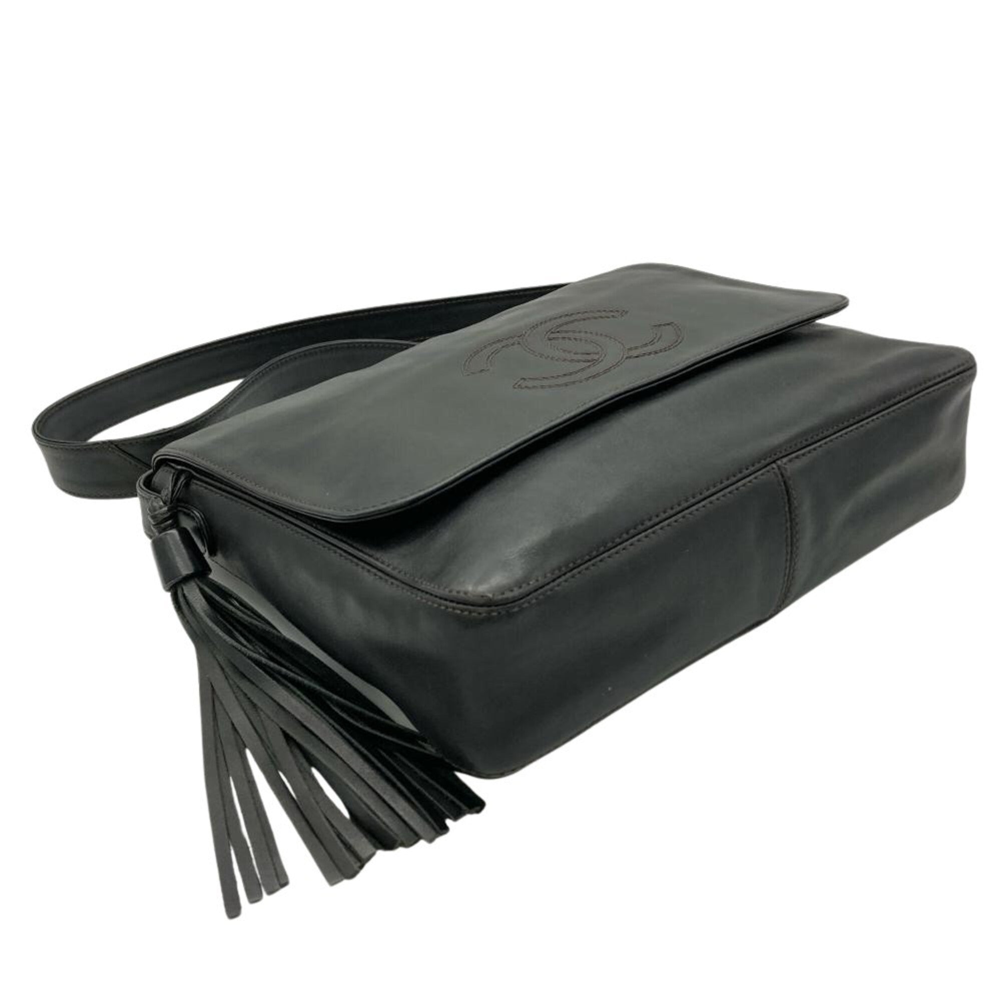 Chanel Black Leather Shoulder Bag (Pre-Owned)