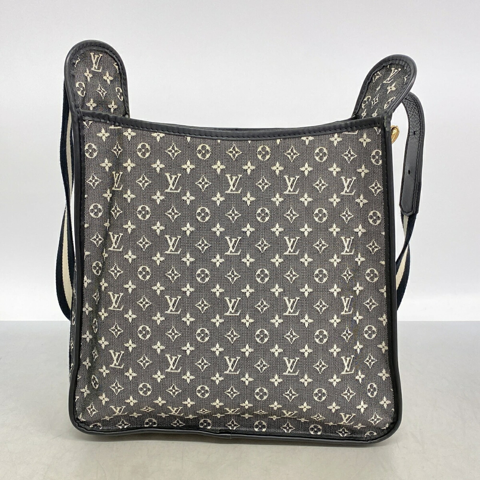 Louis Vuitton Noir Shoulder Bag (Pre-Owned)