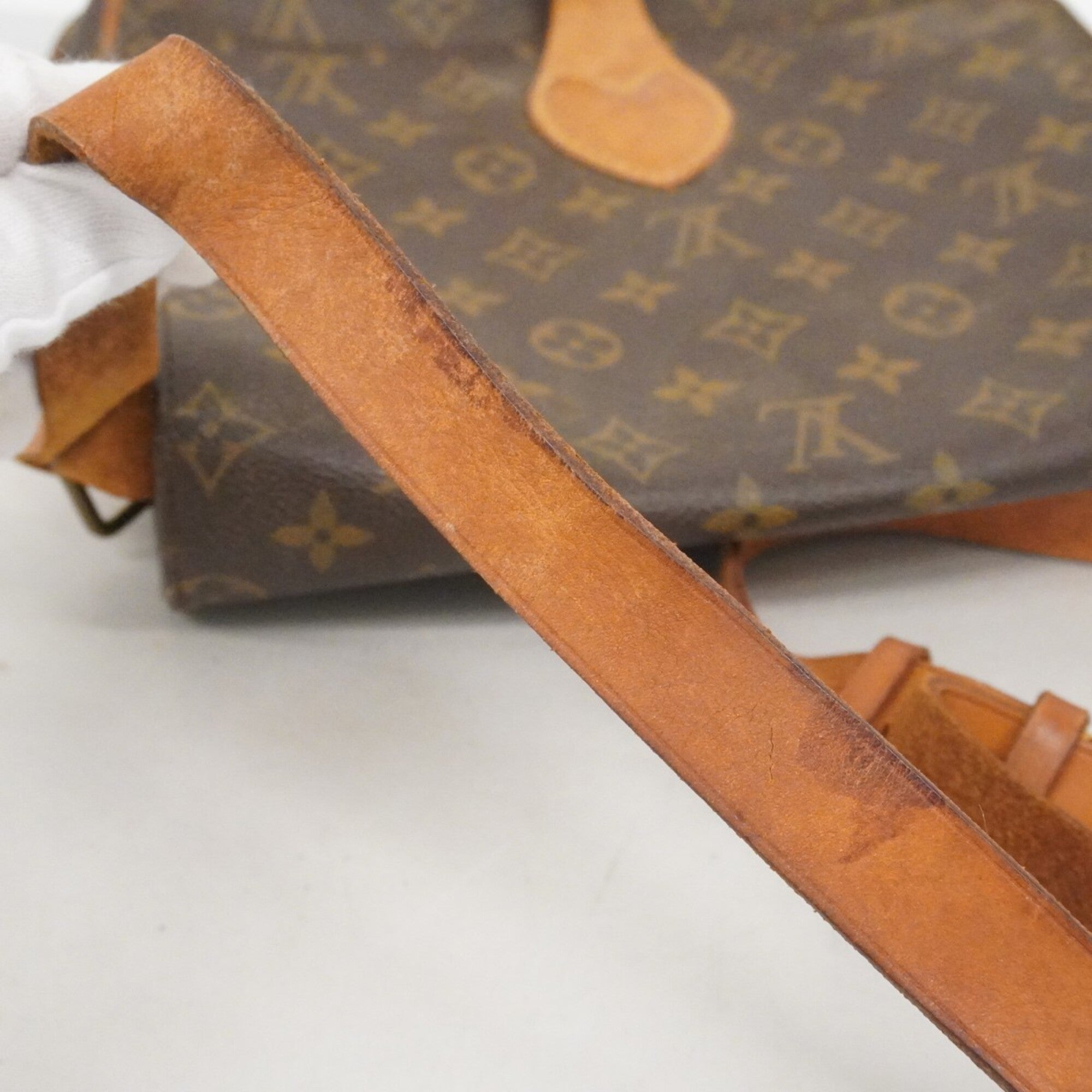 Louis Vuitton Brown Shoulder Bag (Pre-Owned)