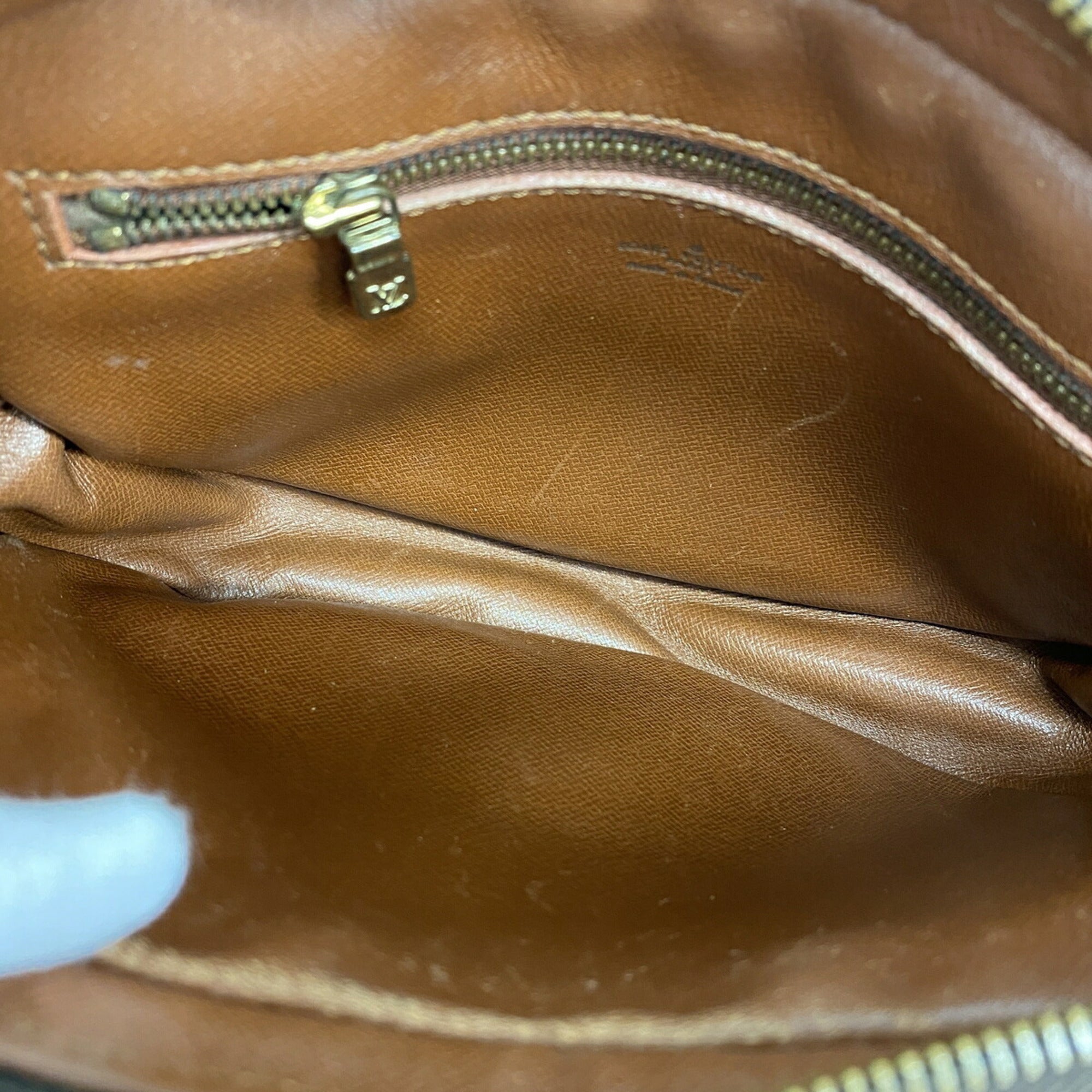 Louis Vuitton Brown Shoulder Bag (Pre-Owned)