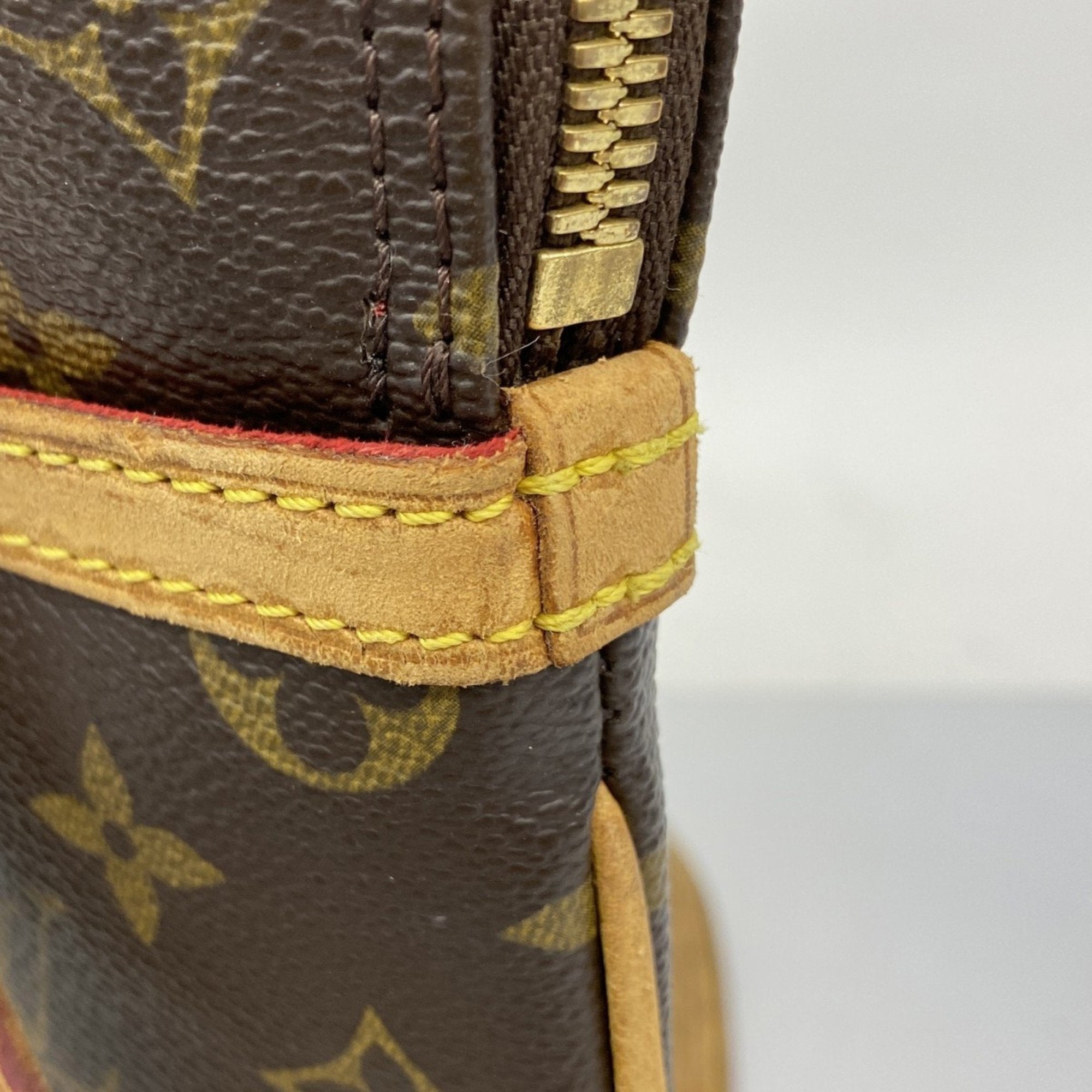 Louis Vuitton Brown Shoulder Bag (Pre-Owned)