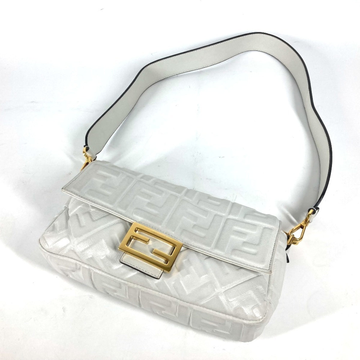 Fendi White Leather Shoulder Bag (Pre-Owned)