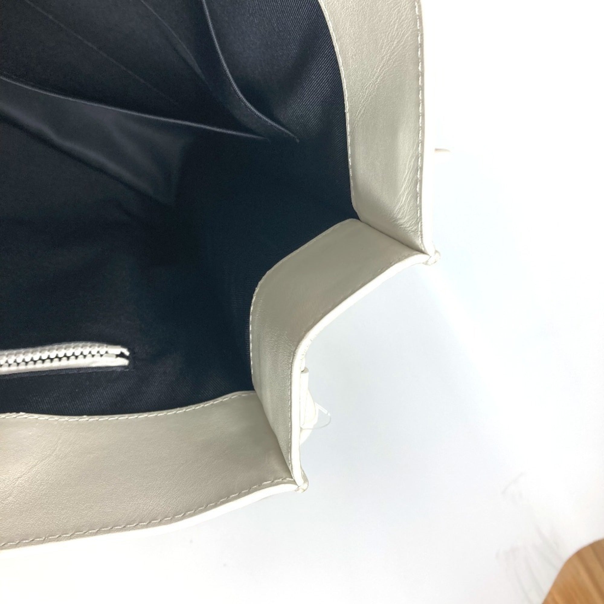 Louis Vuitton White Handbag Shoulder Bag Tote Bag (Pre-Owned)