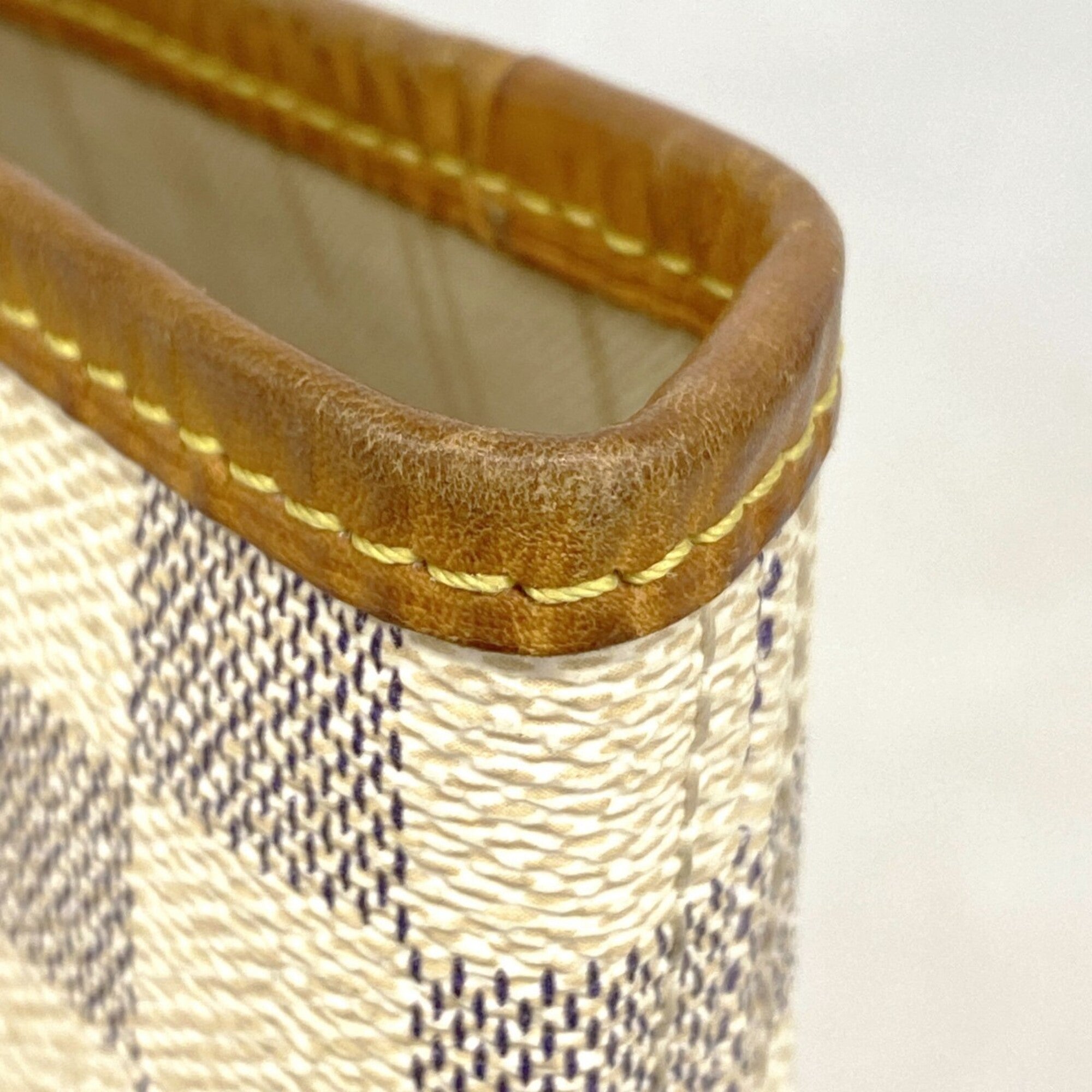Louis Vuitton White Tote Bag (Pre-Owned)