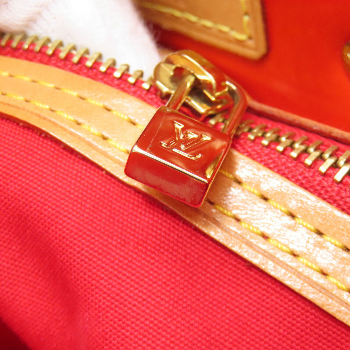 Louis Vuitton Vernis Red Color Vernis Handbag (Pre-Owned)