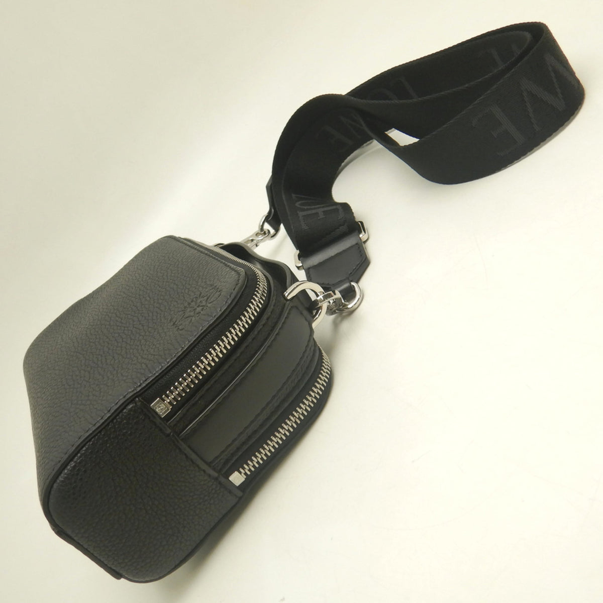 Loewe Black Leather Shoulder Bag Sling Bag (Pre-Owned)