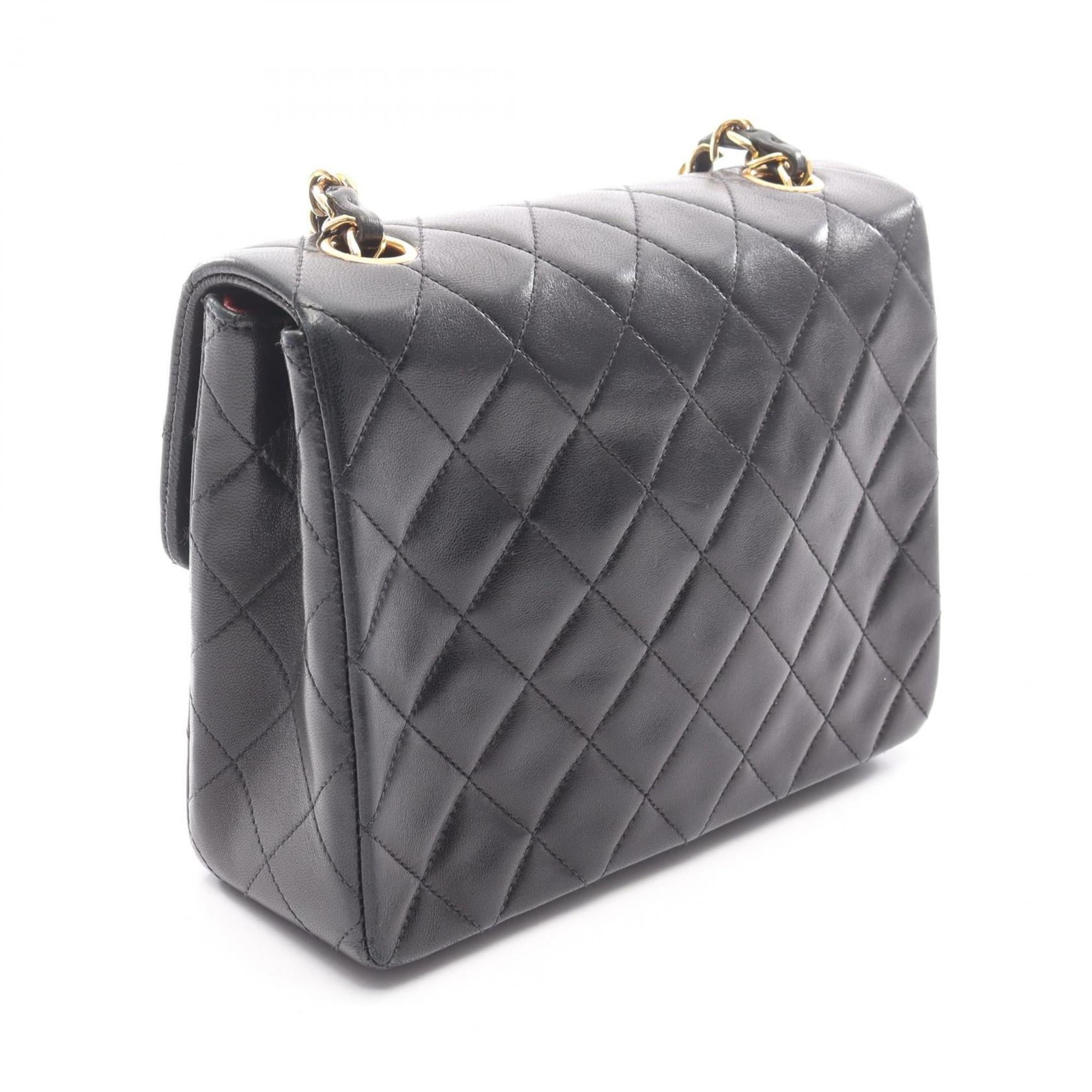 Chanel Black Leather Shoulder Bag (Pre-Owned)