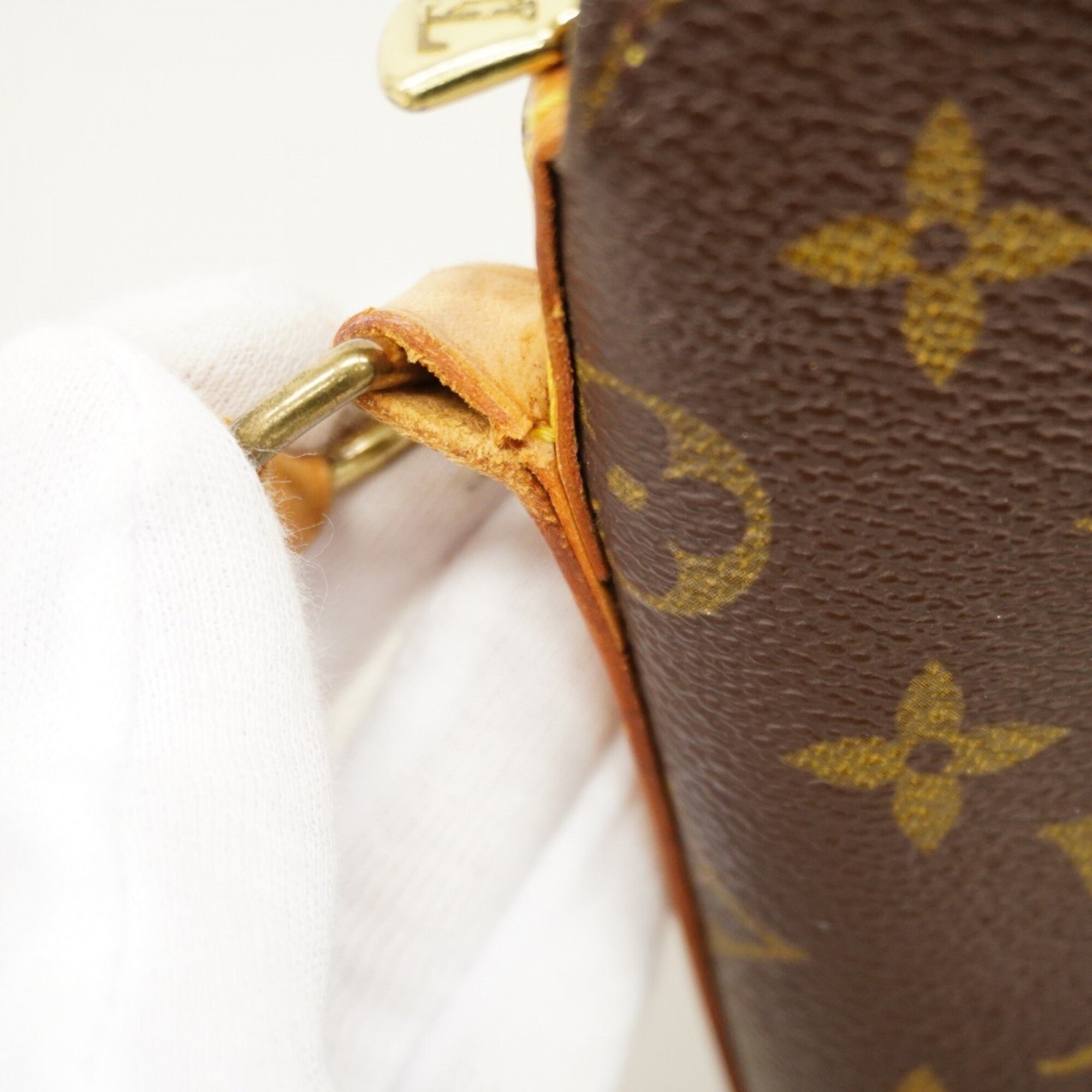 Louis Vuitton Brown Shoulder Bag (Pre-Owned)