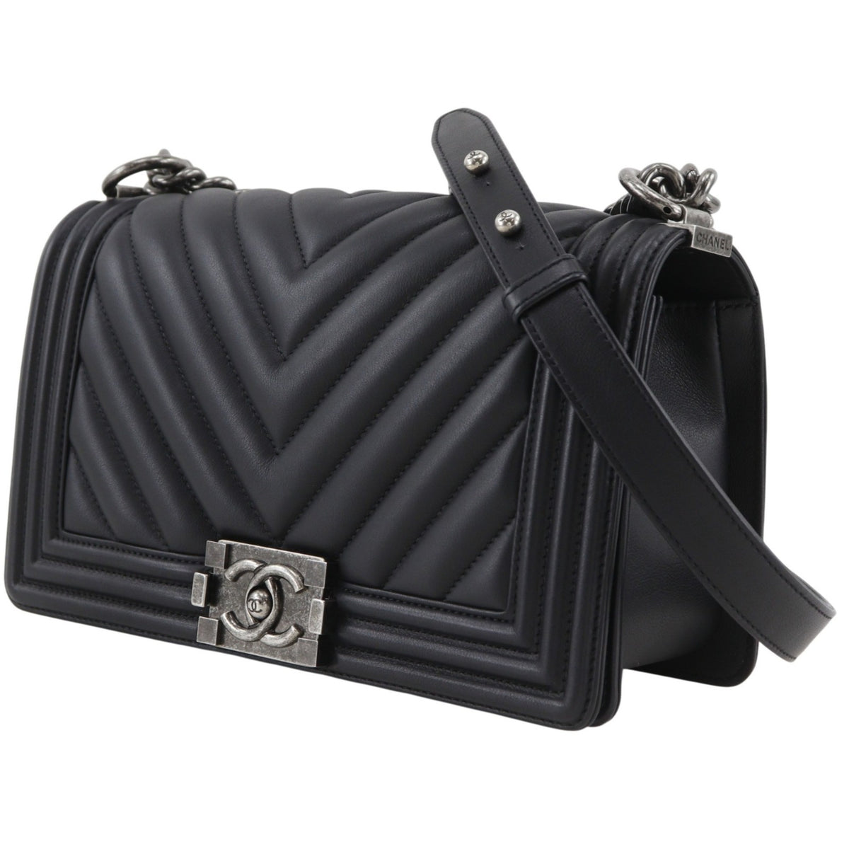 Chanel Black Leather Shoulder Bag (Pre-Owned)