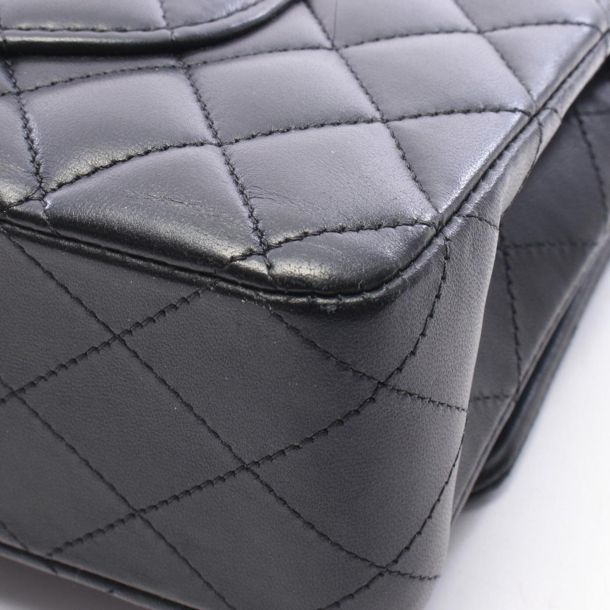 Chanel Black Leather Handbag Shoulder Bag (Pre-Owned)