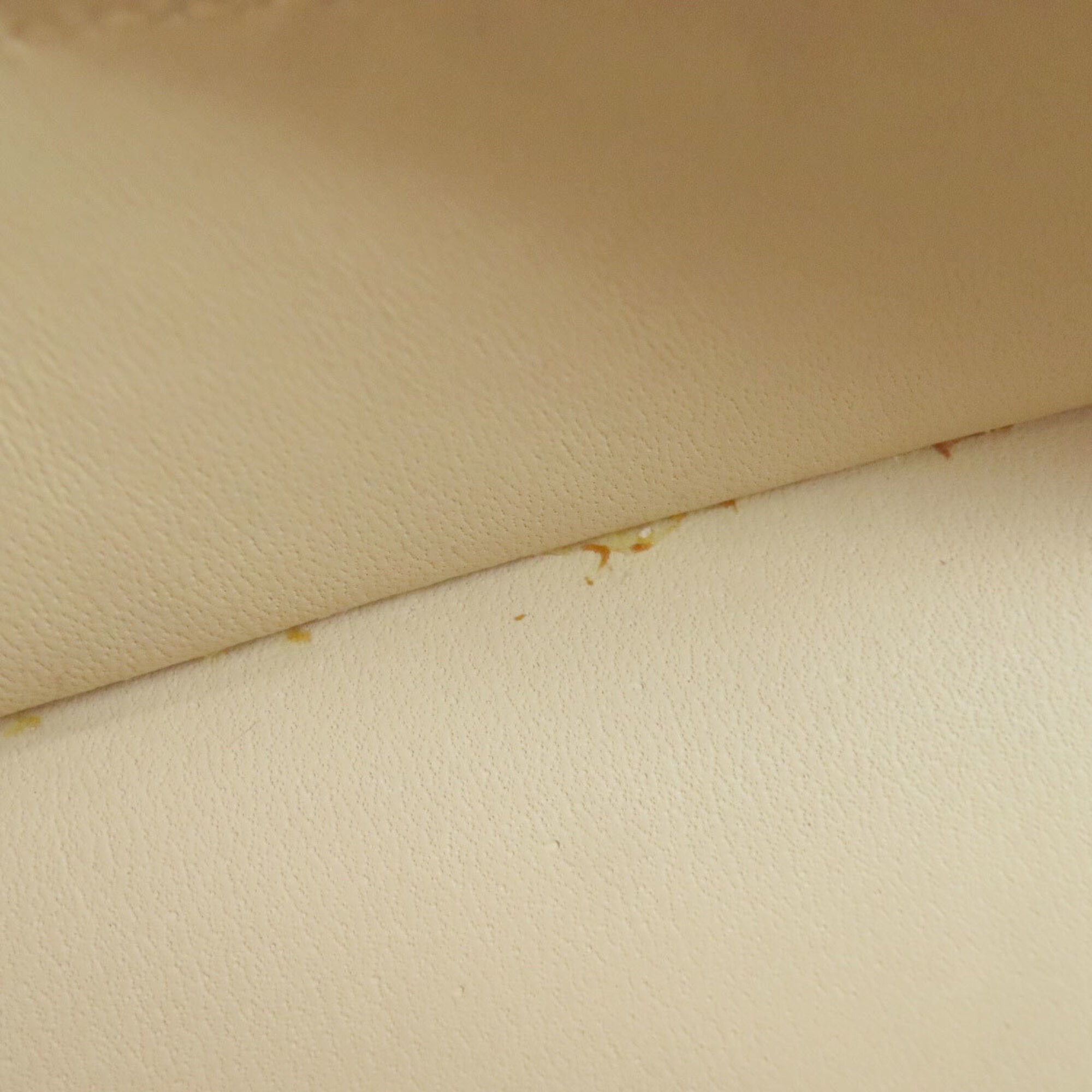 Tod's Ivory Leather Handbag (Pre-Owned)