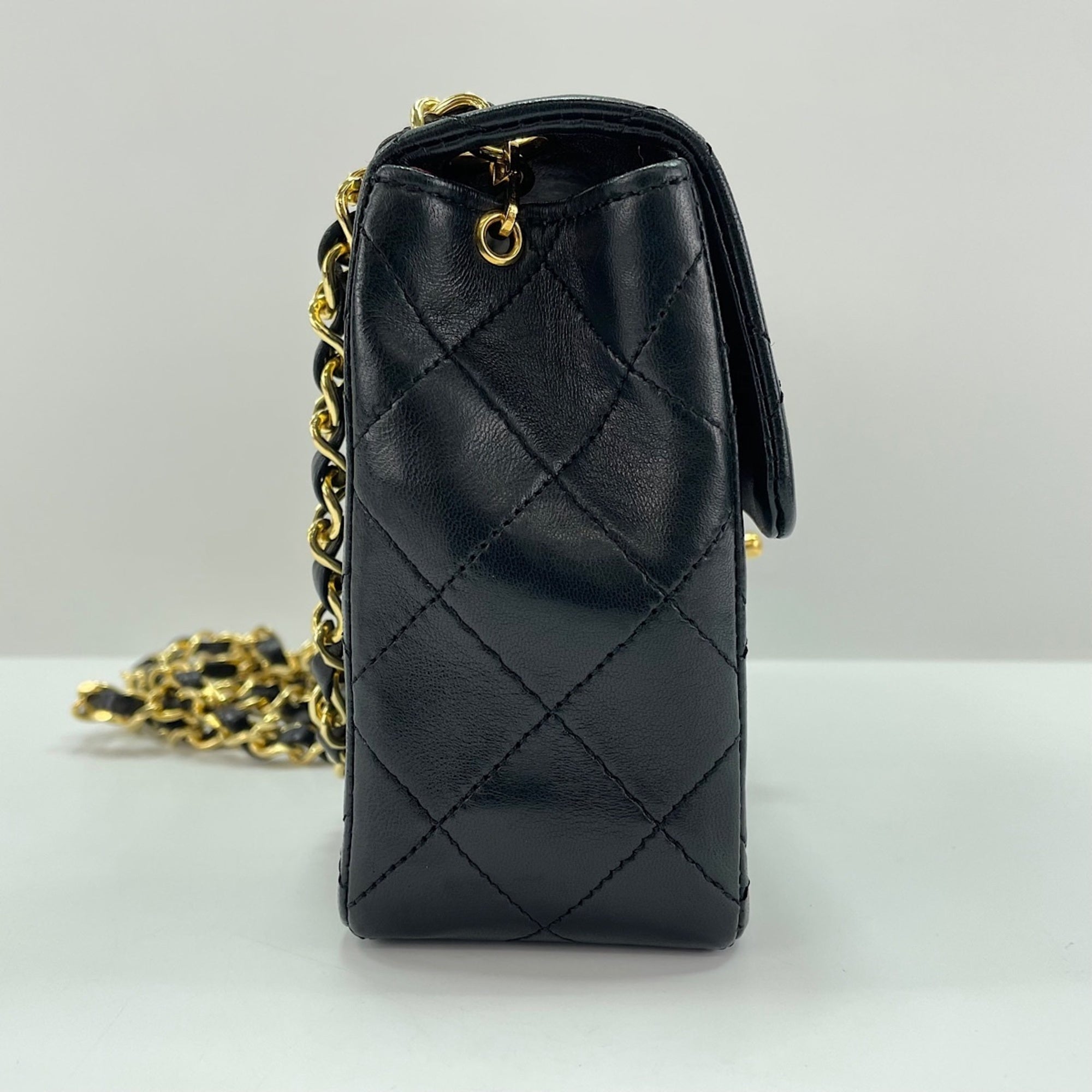 Chanel Black Shoulder Bag (Pre-Owned)