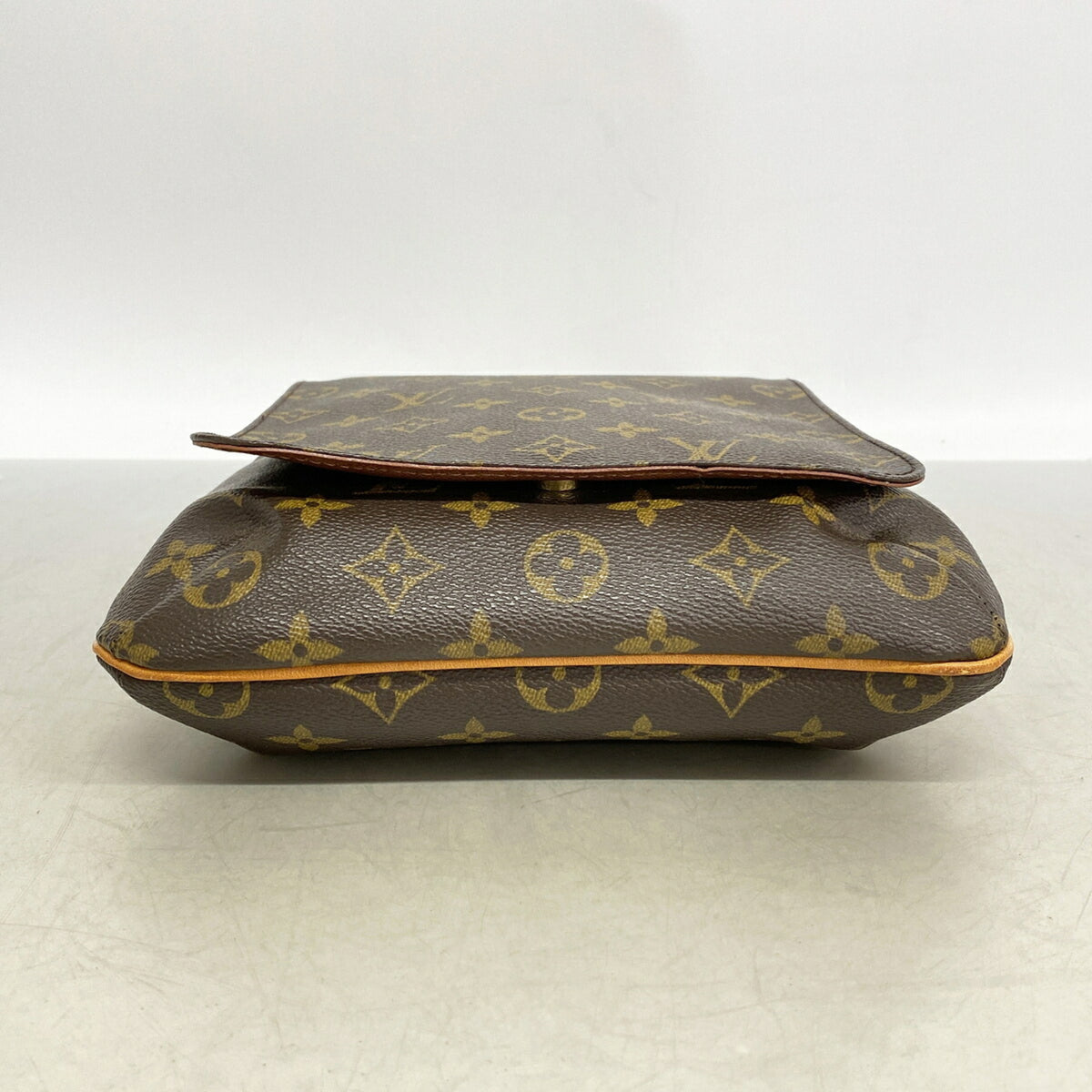 Louis Vuitton Brown Shoulder Bag (Pre-Owned)