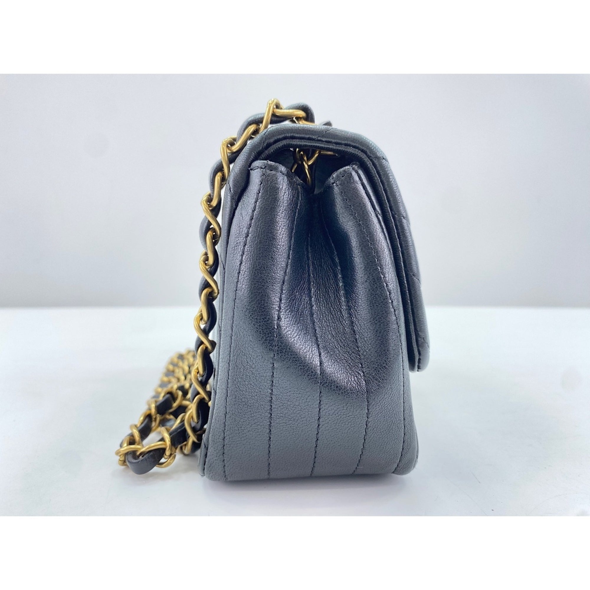 Chanel Black Shoulder Bag (Pre-Owned)