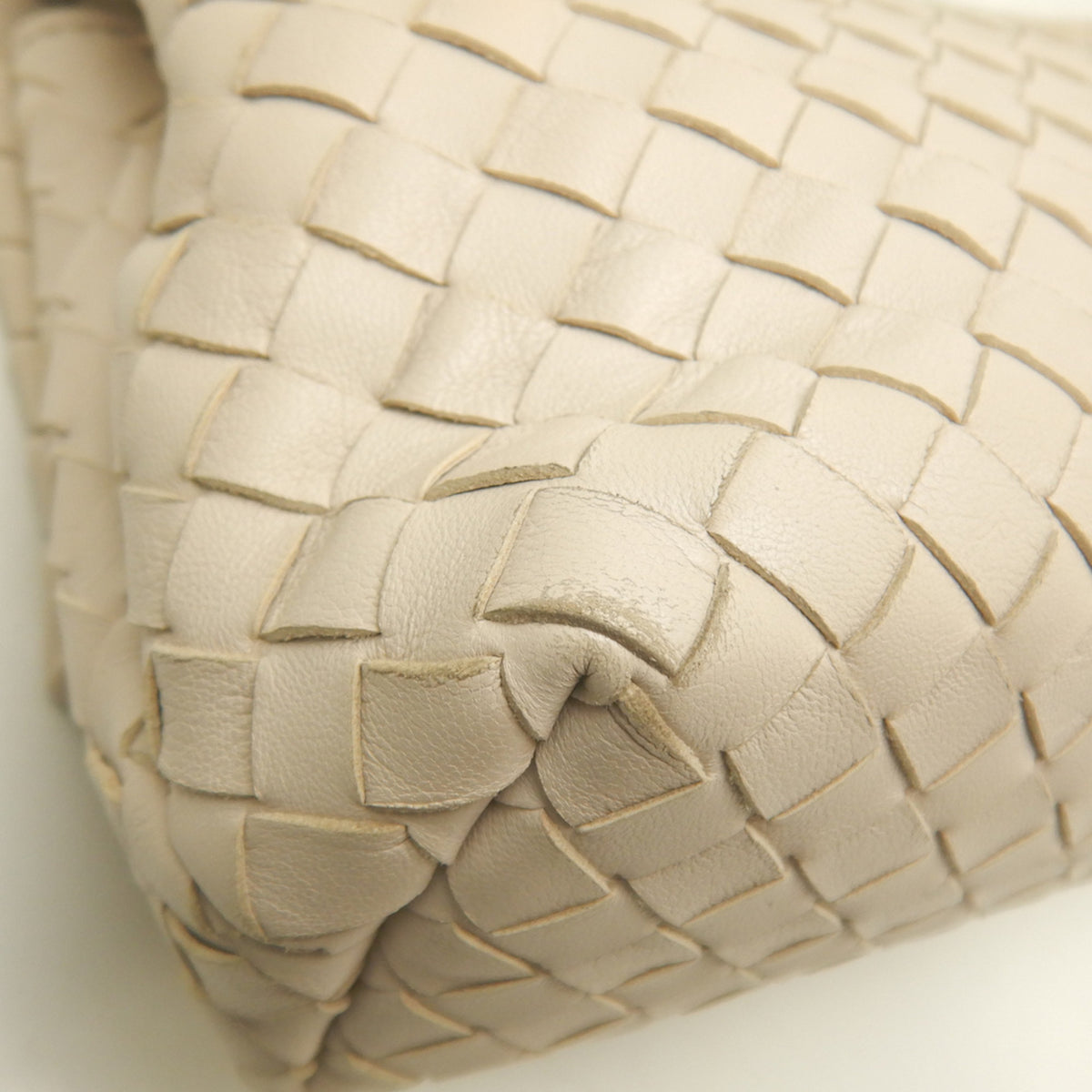 Bottega Veneta Ivory Leather Shoulder Bag (Pre-Owned)