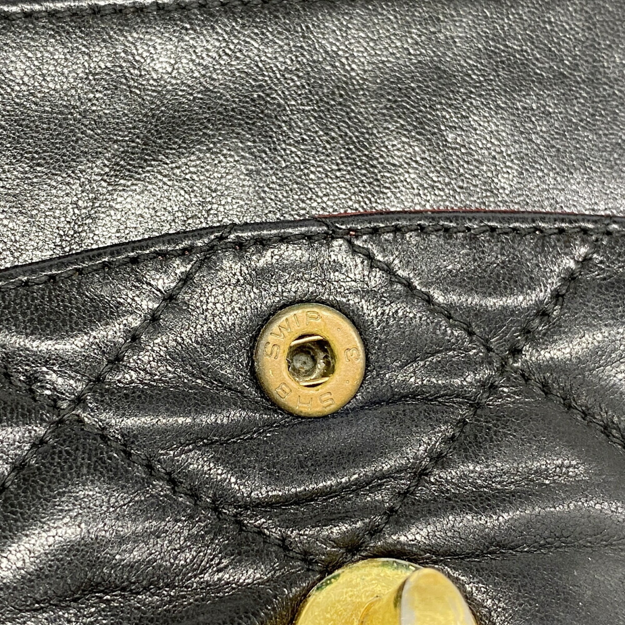 Chanel Black Leather Shoulder Bag (Pre-Owned)