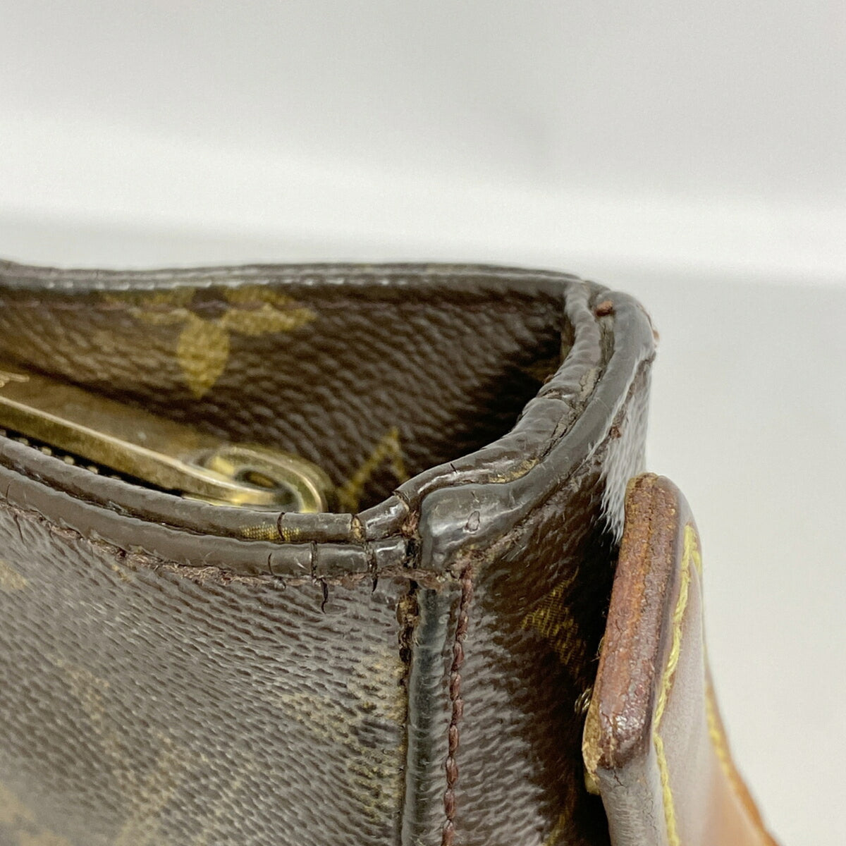 Louis Vuitton Brown Shoulder Bag (Pre-Owned)