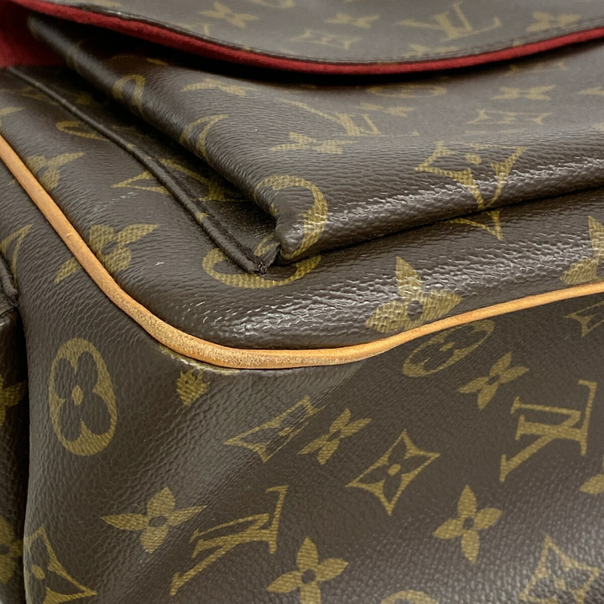 Louis Vuitton Brown Shoulder Bag (Pre-Owned)