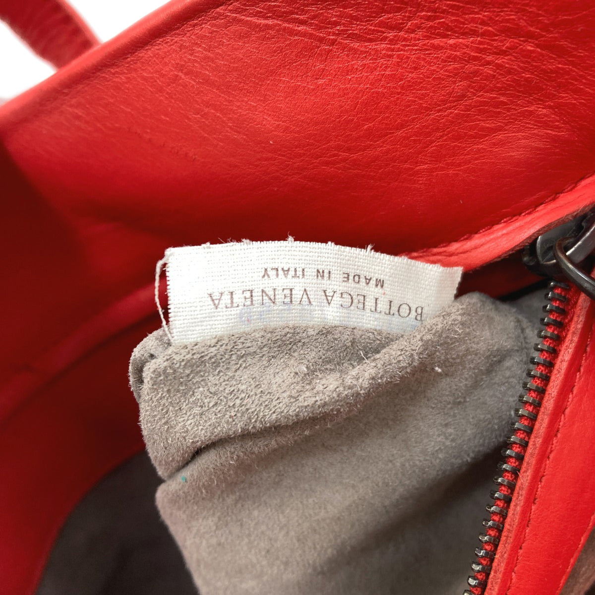 Bottega Veneta Intrecciato Red Color Leather Tote Bag (Pre-Owned)