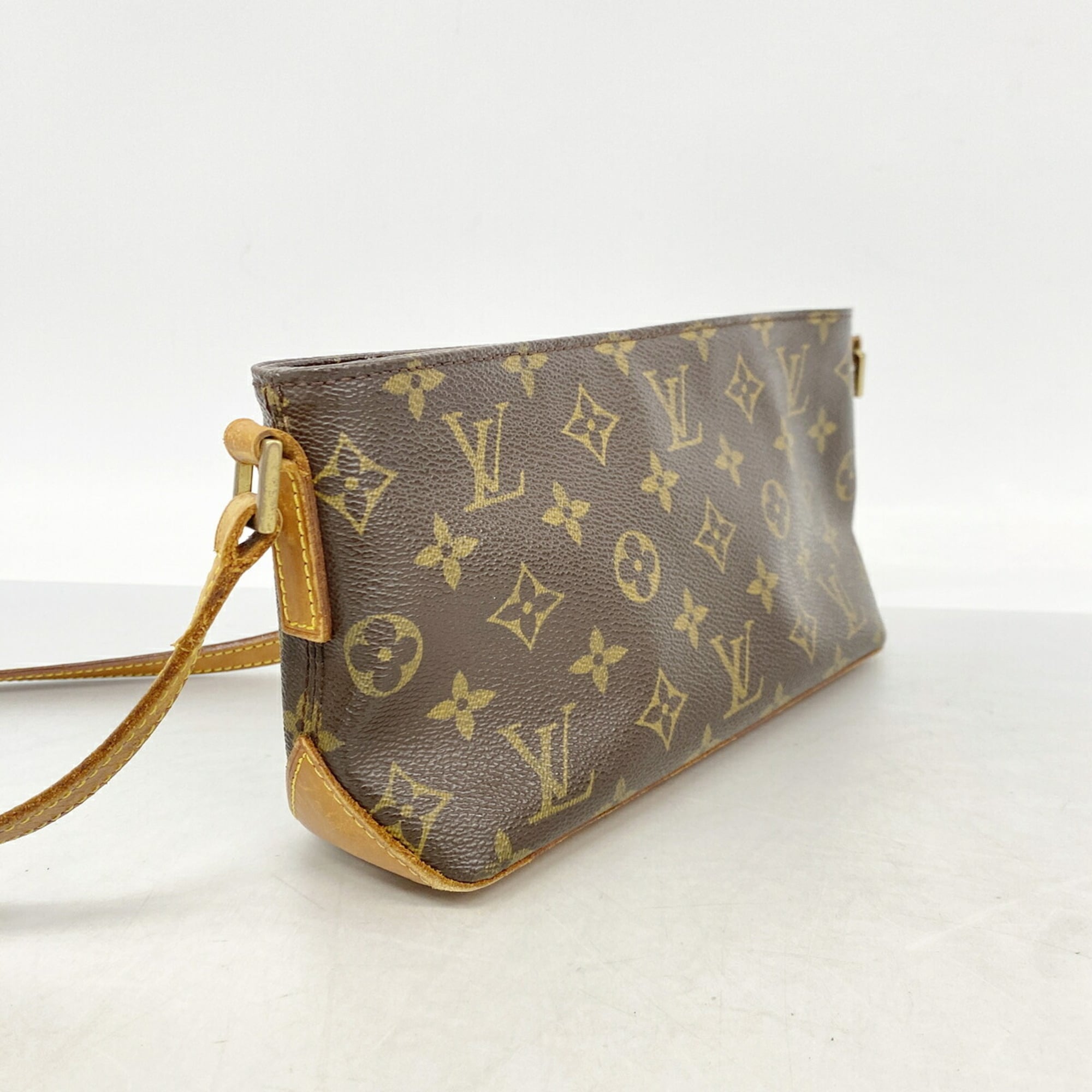 Louis Vuitton Brown Shoulder Bag (Pre-Owned)