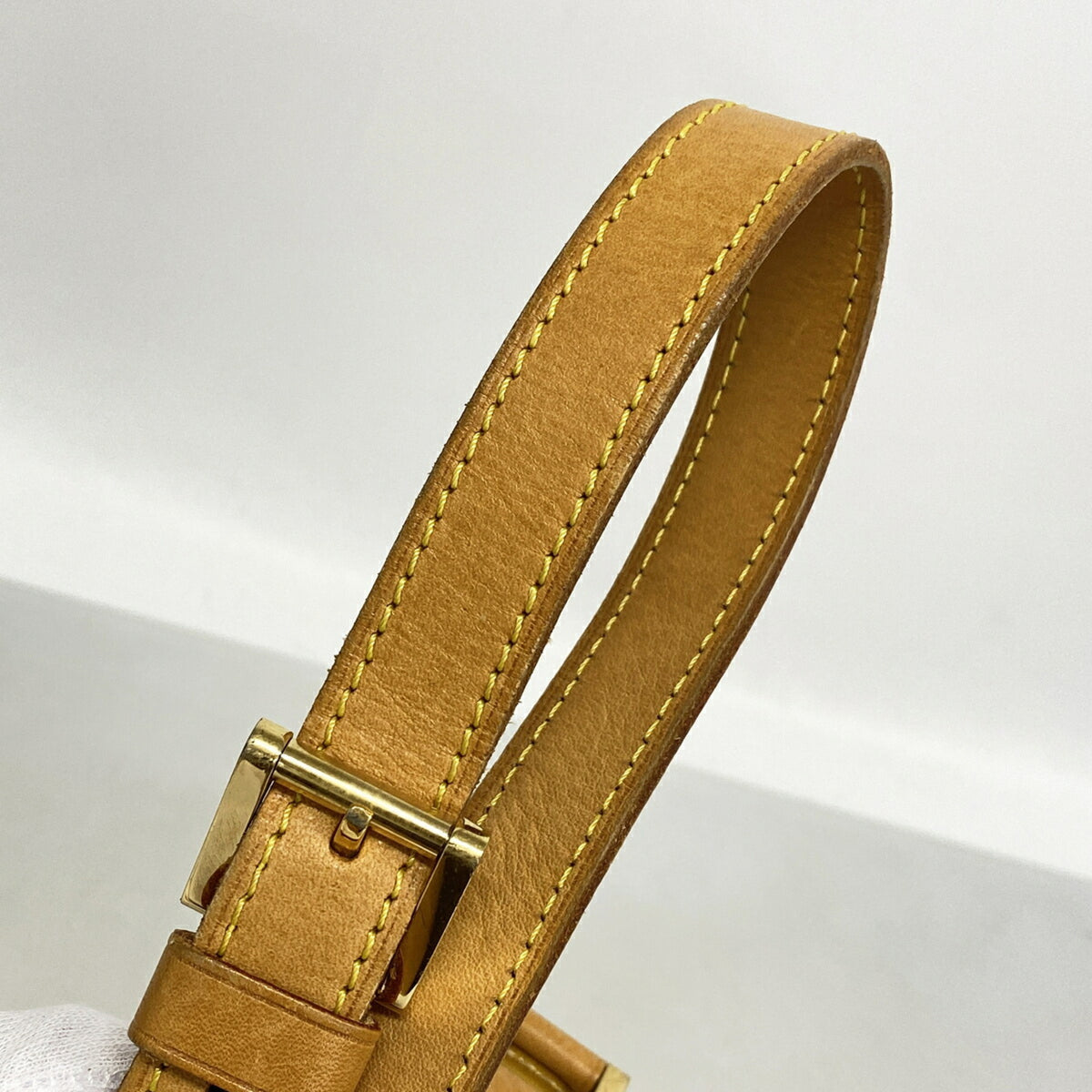 Louis Vuitton Beige Shoulder Bag (Pre-Owned)