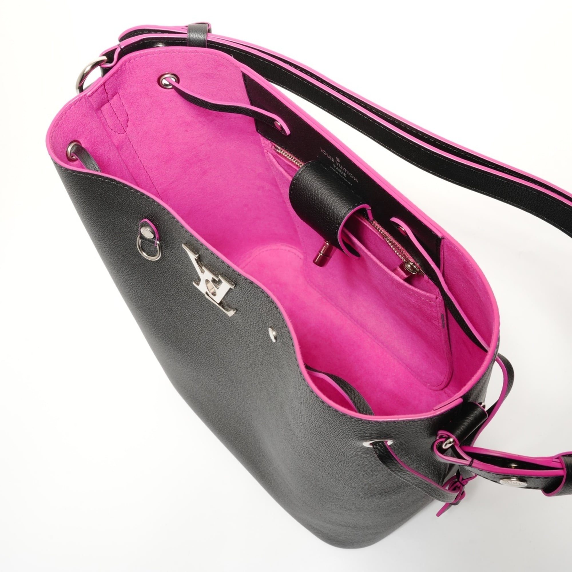 Louis Vuitton Black Shoulder Bag (Pre-Owned)
